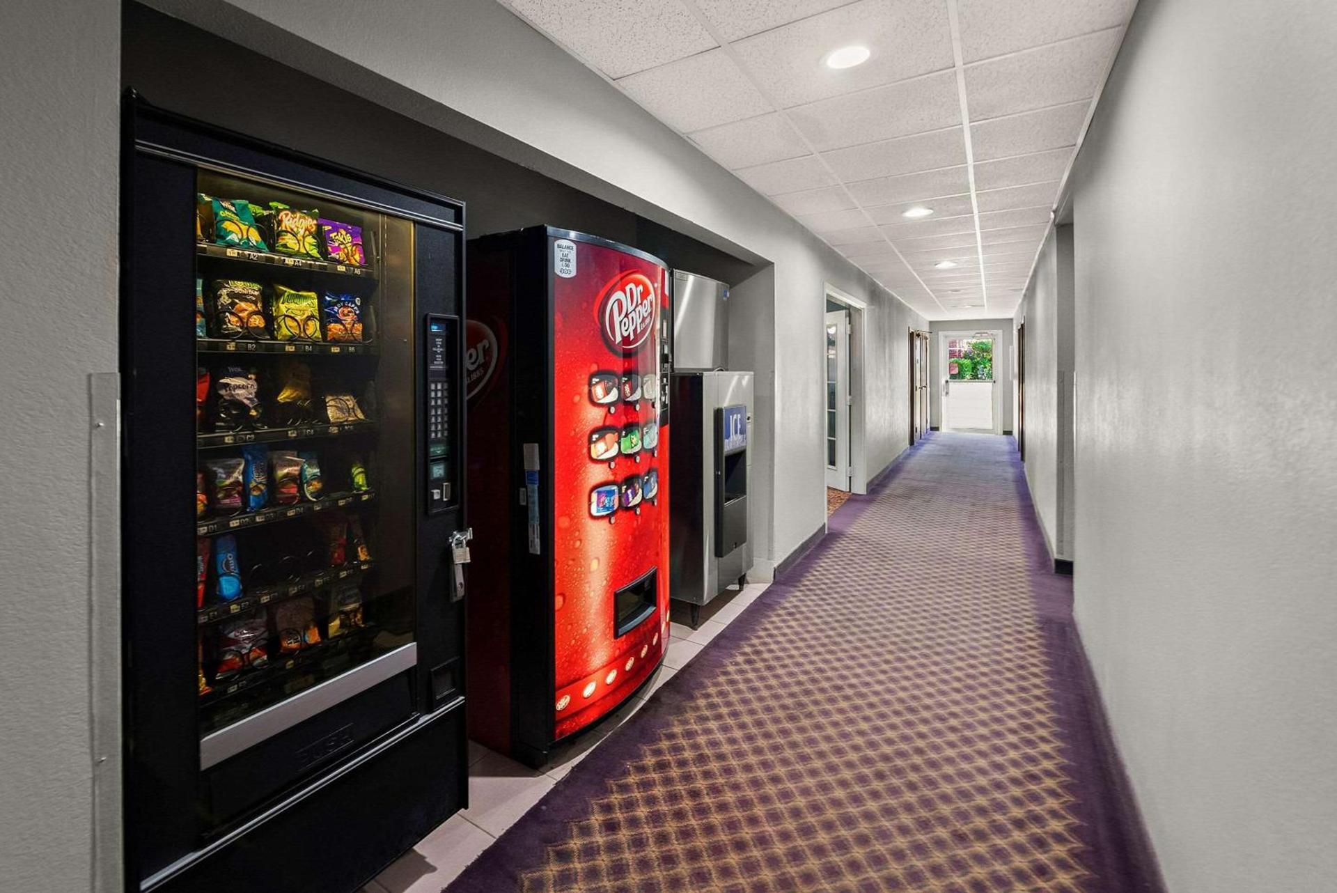 Econo Lodge Inn & Suites Mesquite - Dallas East photo 37