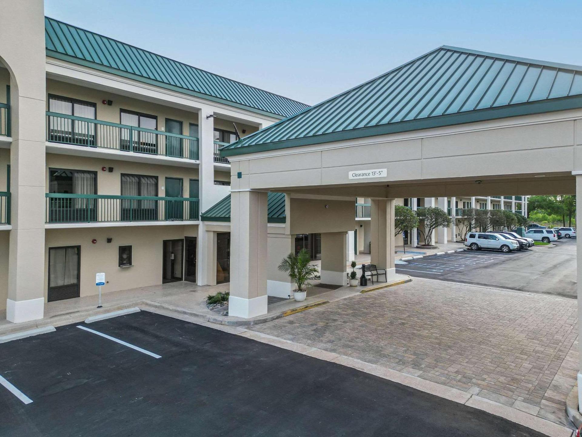 Econo Lodge Inn & Suites Foley-North Gulf Shores — hotel in Foley