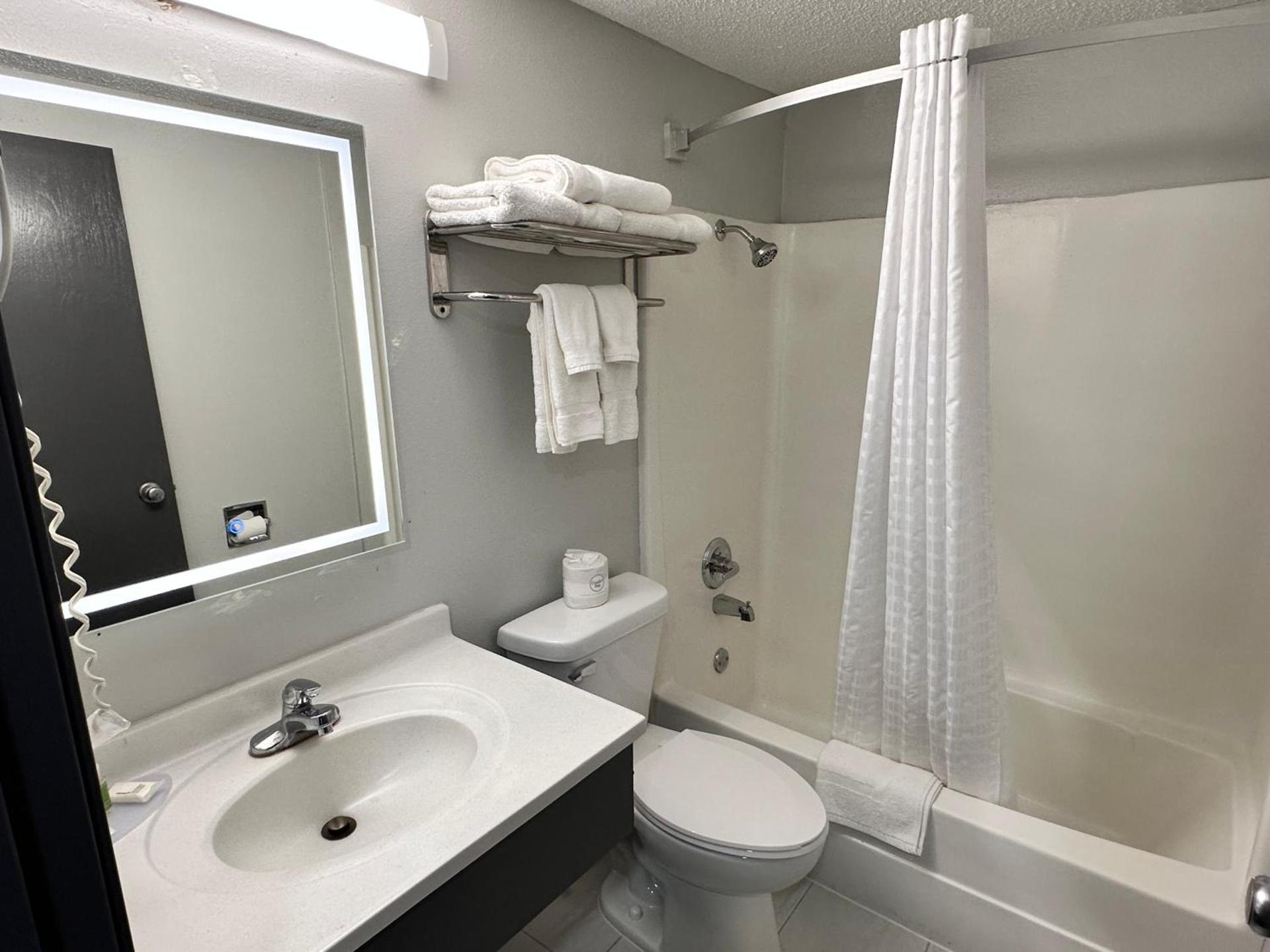 Yankton Inn photo 11
