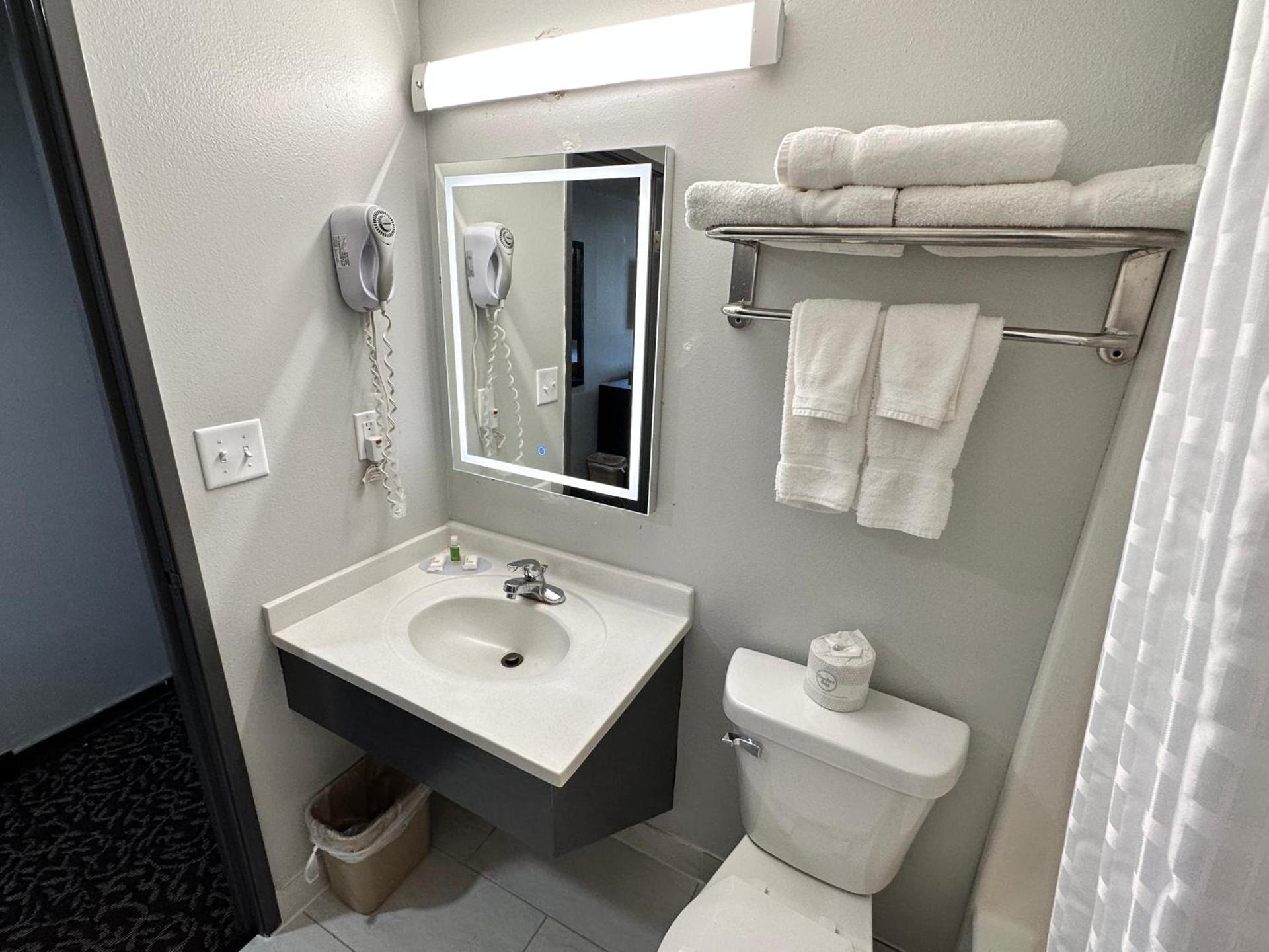 Yankton Inn photo 12