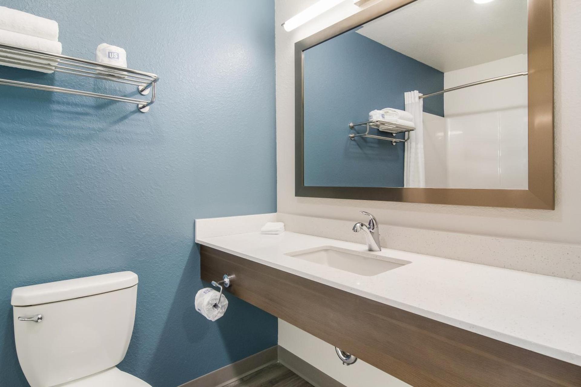 WoodSpring Suites Dearborn Detroit photo 36