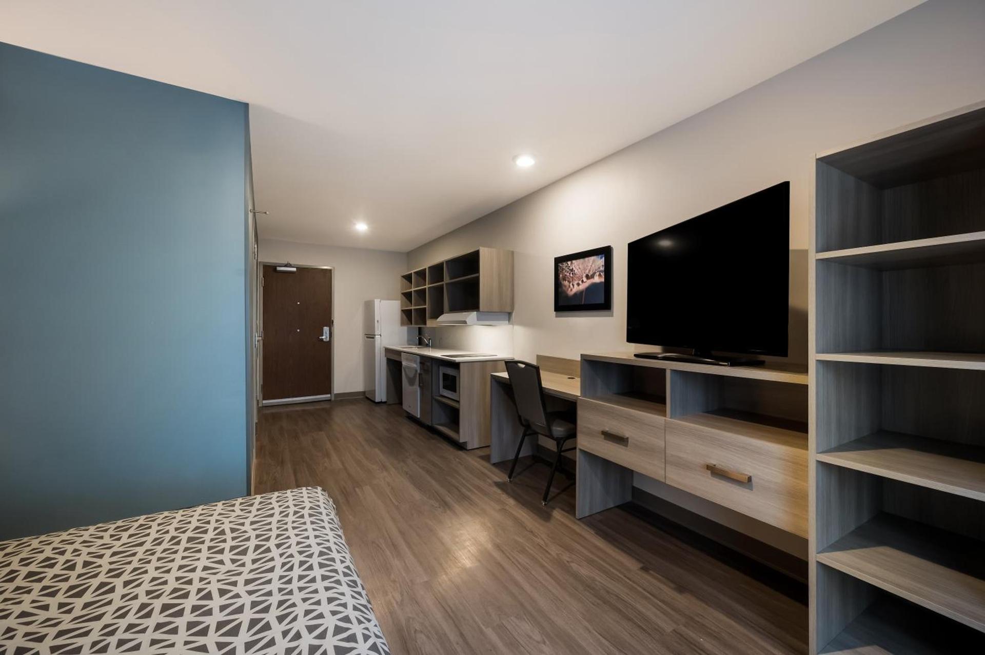 WoodSpring Suites Dearborn Detroit photo 42