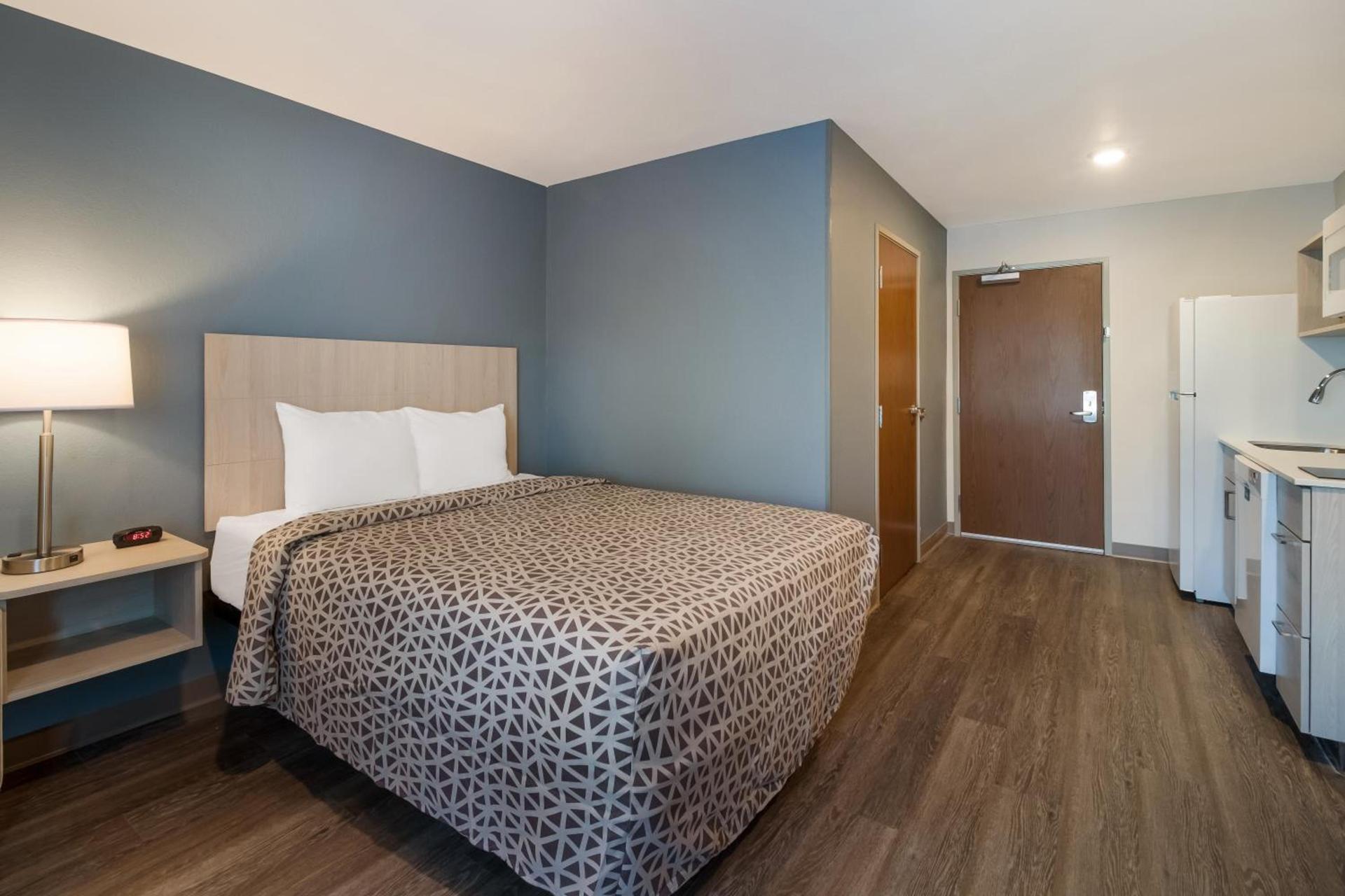 WoodSpring Suites Dearborn Detroit photo 53