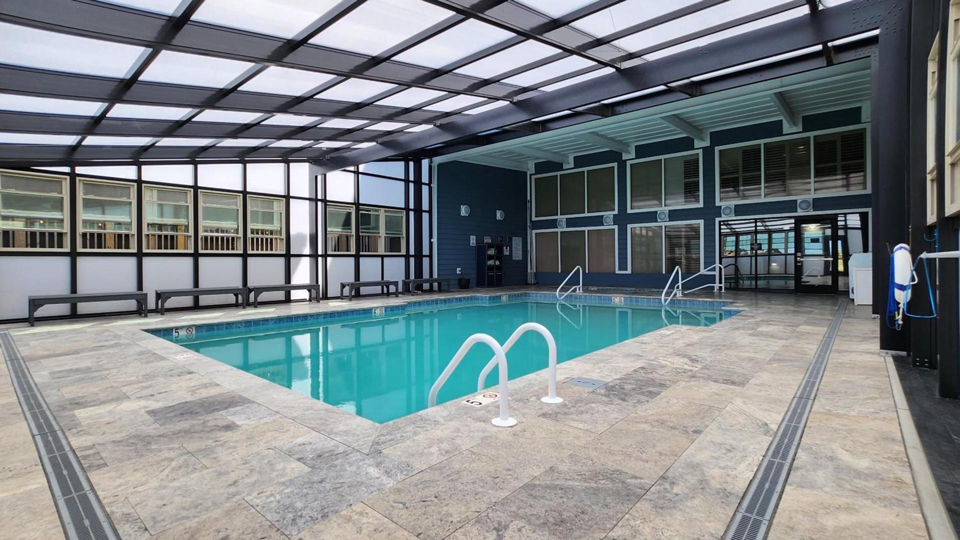 Ramada Plaza by Wyndham Nags Head Oceanfront photo 2