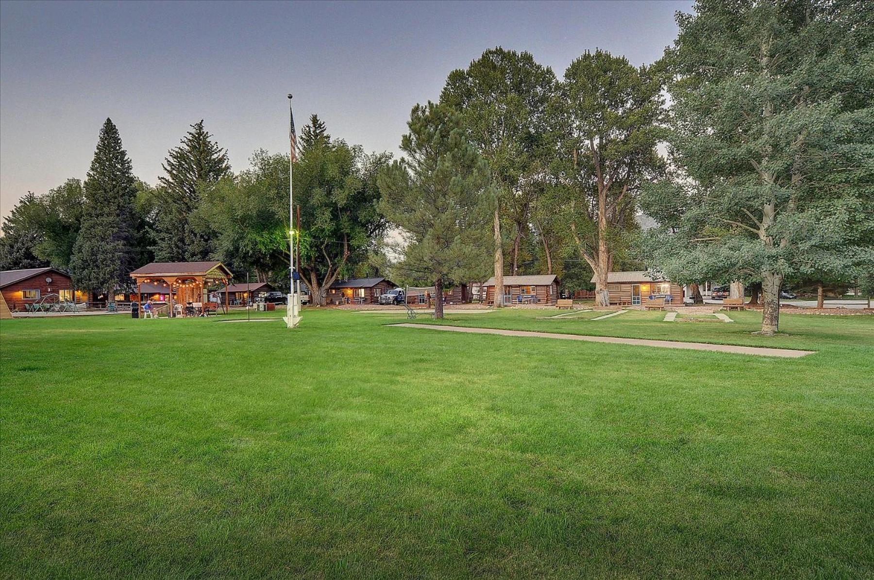 Vista Court Cabins & Lodge photo 11