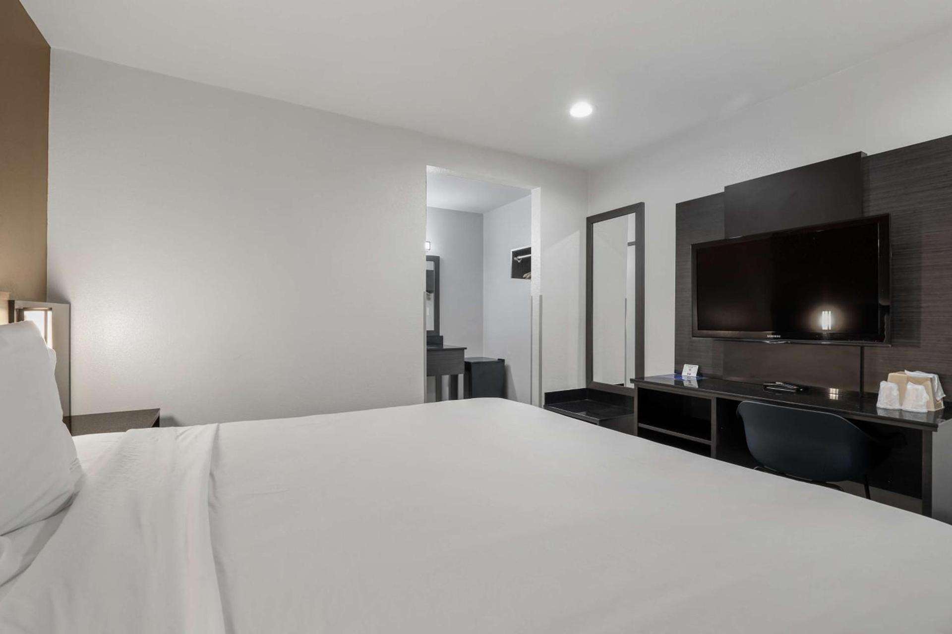 Suites Escondido CA photo 11