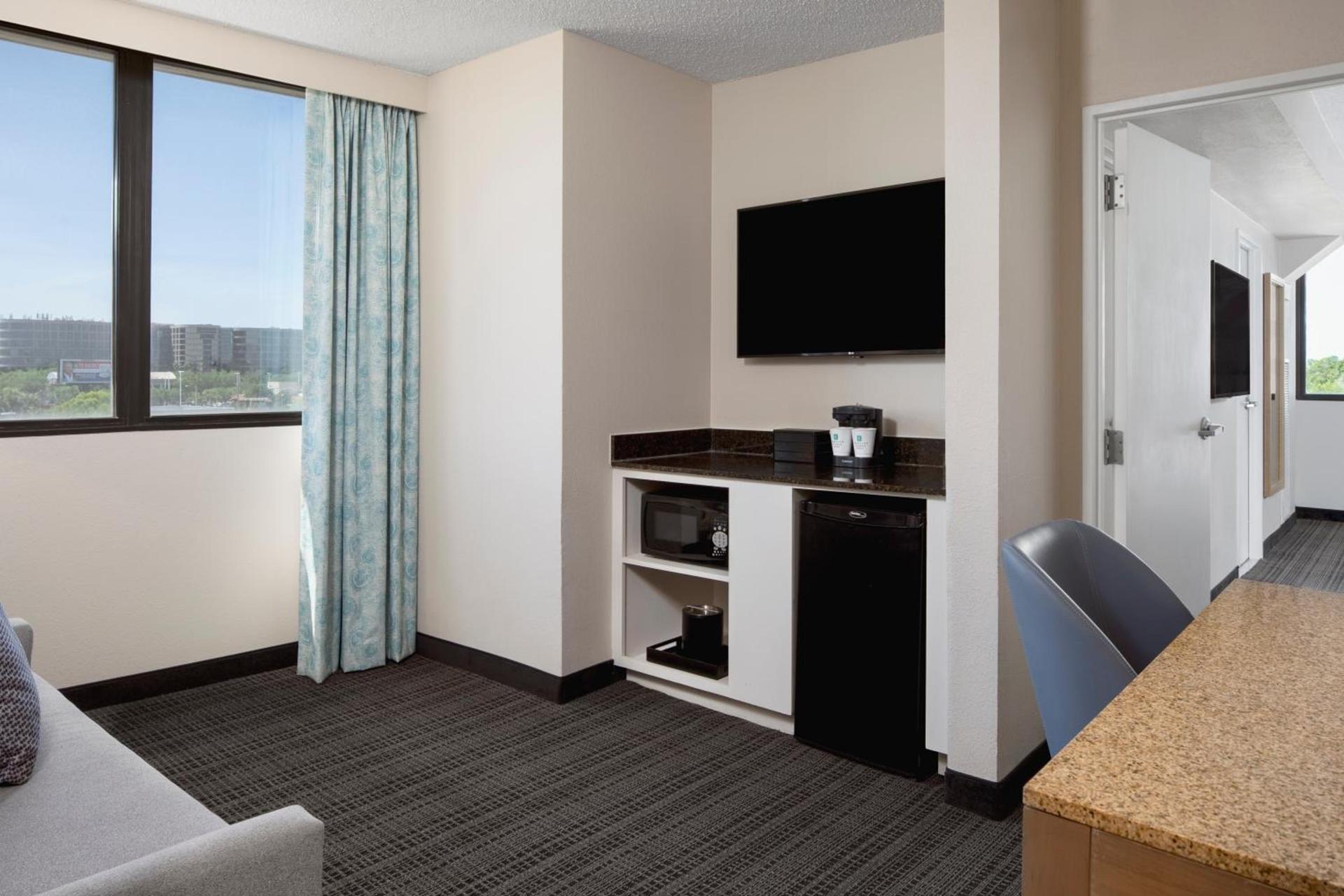 Embassy Suites by Hilton Tampa Airport Westshore photo 6