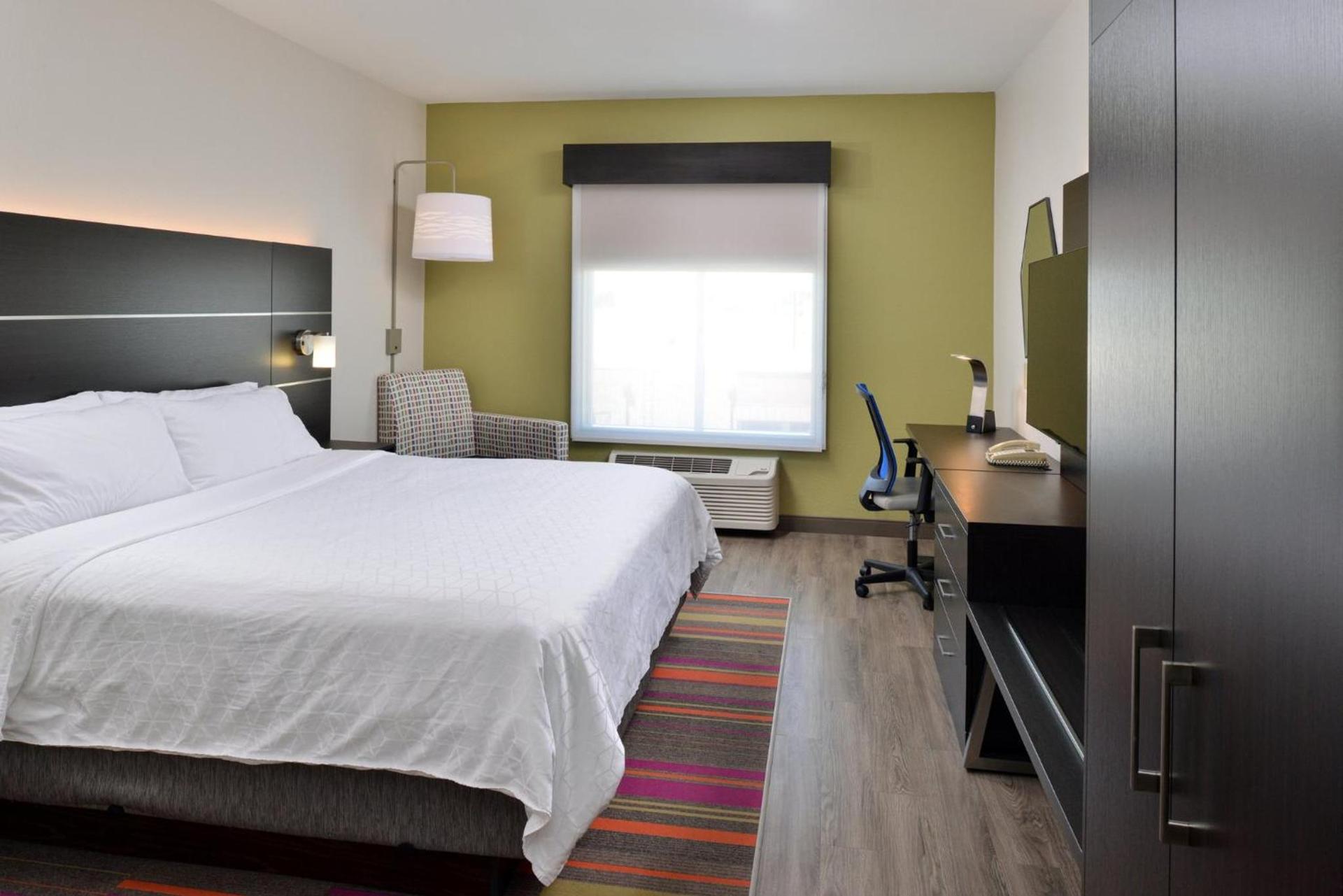 Holiday Inn Express Hotel & Suites Carthage by IHG photo 51