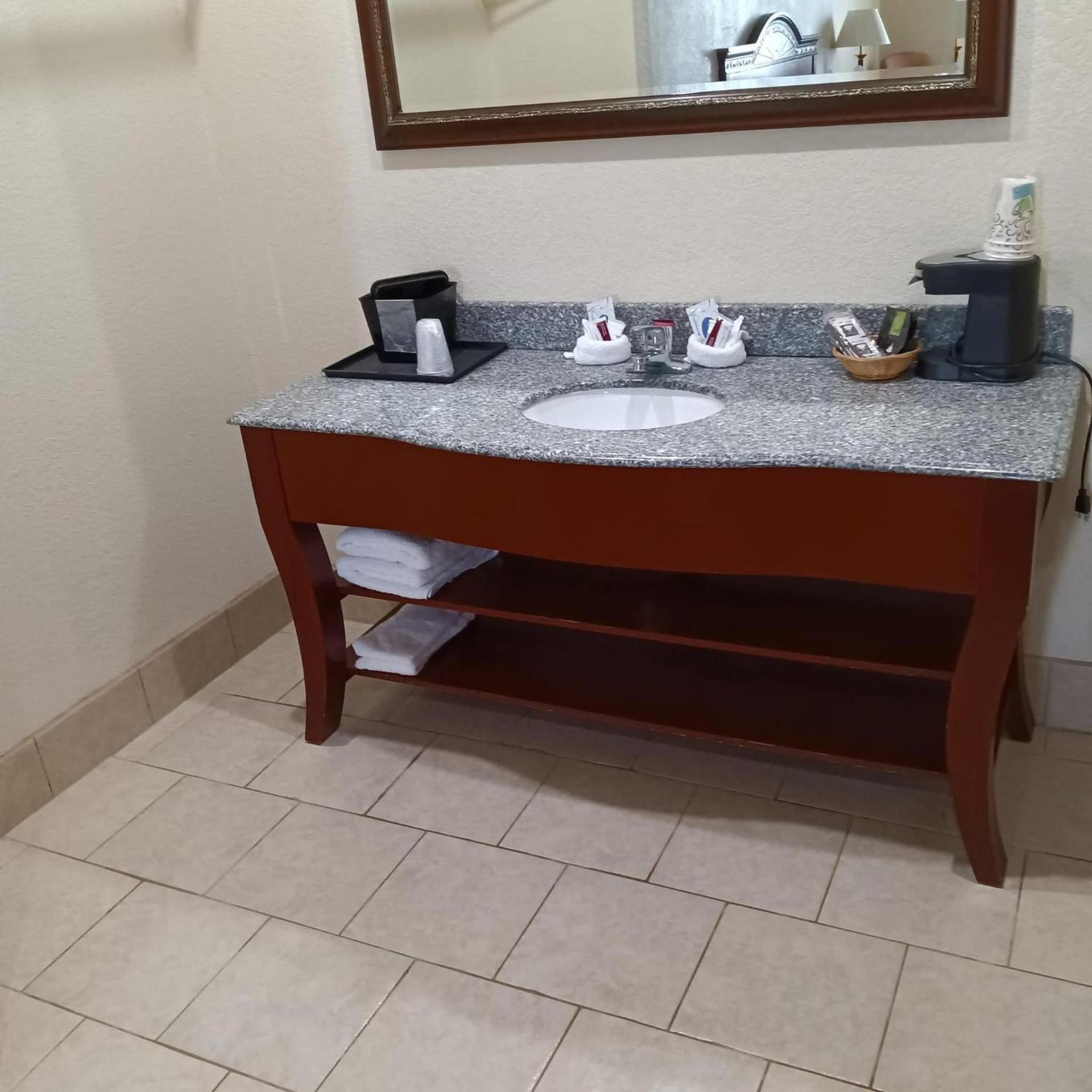 HiWay Inn Express photo 5