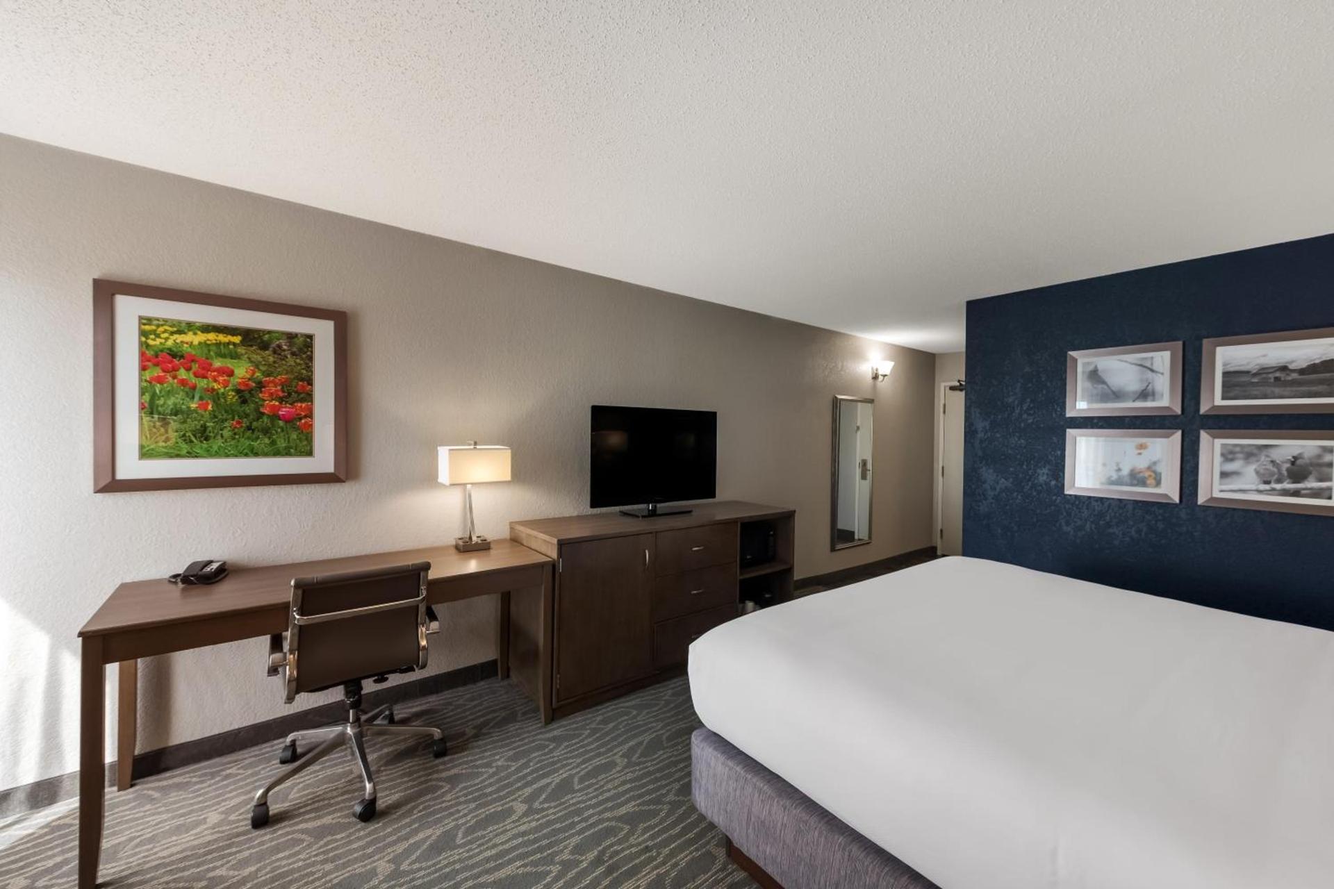 Comfort Inn & Suites Tipp City Dayton North I-75 photo 49