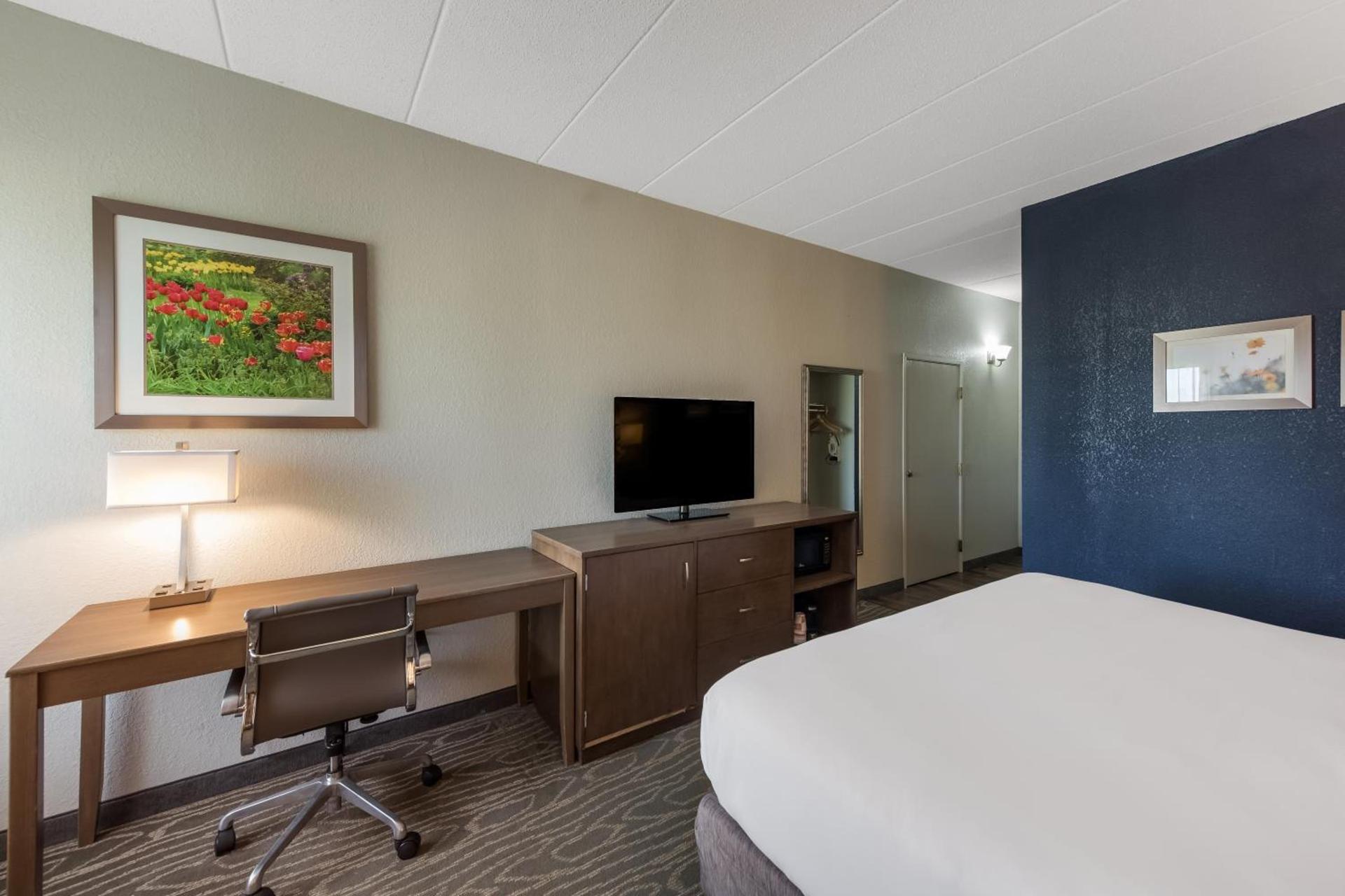 Comfort Inn & Suites Tipp City Dayton North I-75 photo 64