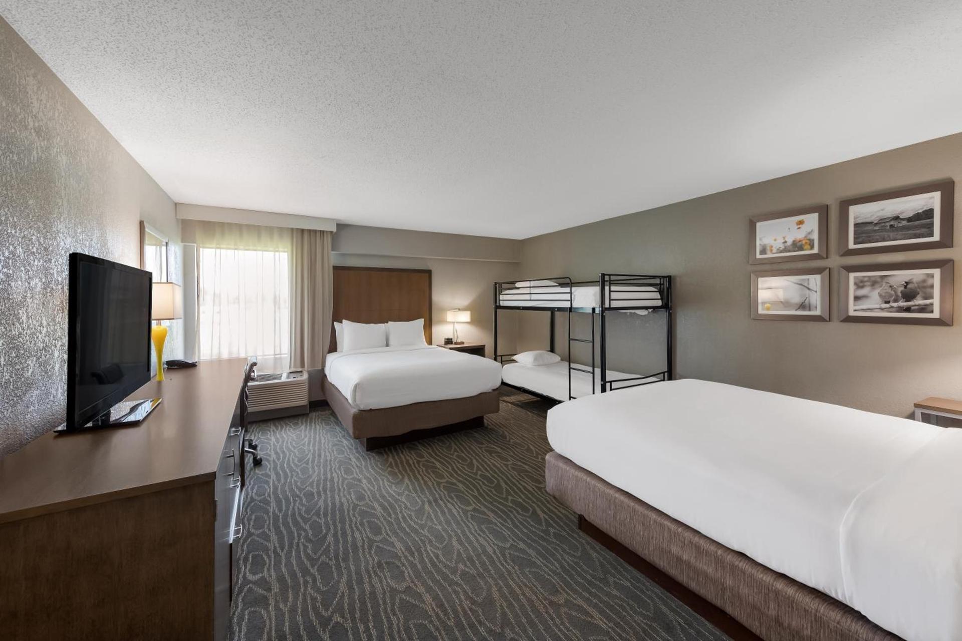 Comfort Inn & Suites Tipp City Dayton North I-75 photo 60