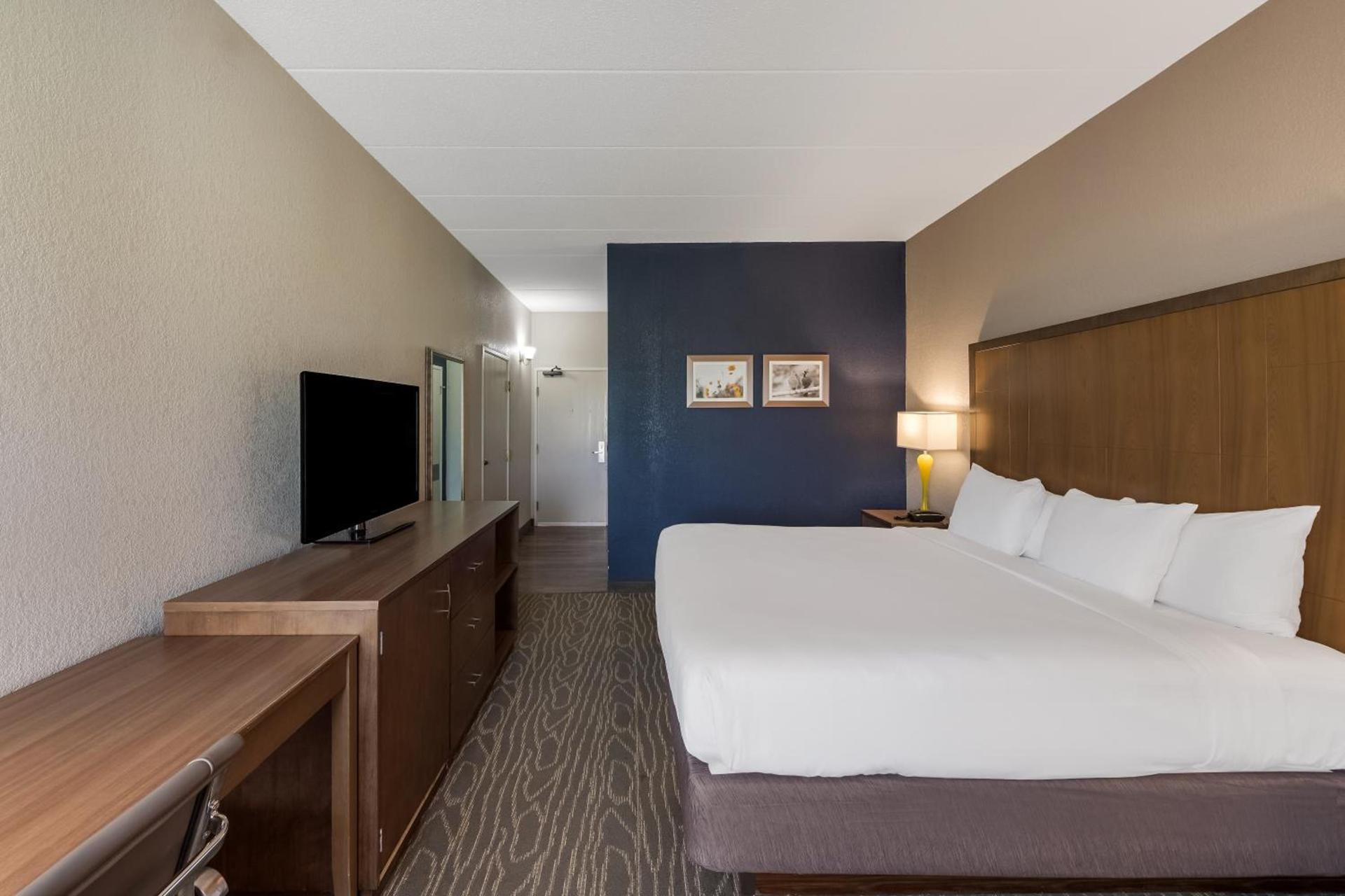 Comfort Inn & Suites Tipp City Dayton North I-75 photo 63