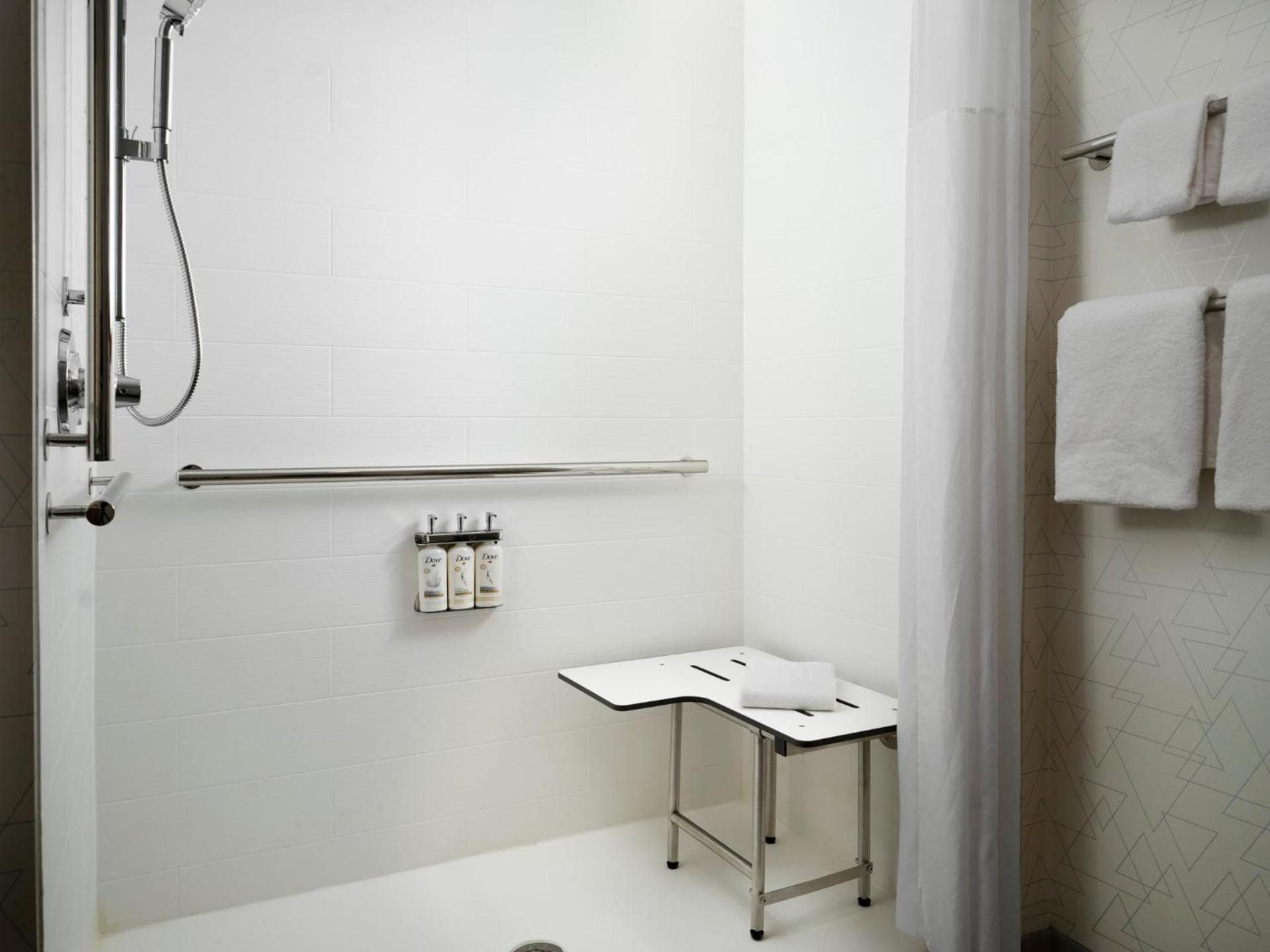 Holiday Inn Express & Suites Lima by IHG photo 39