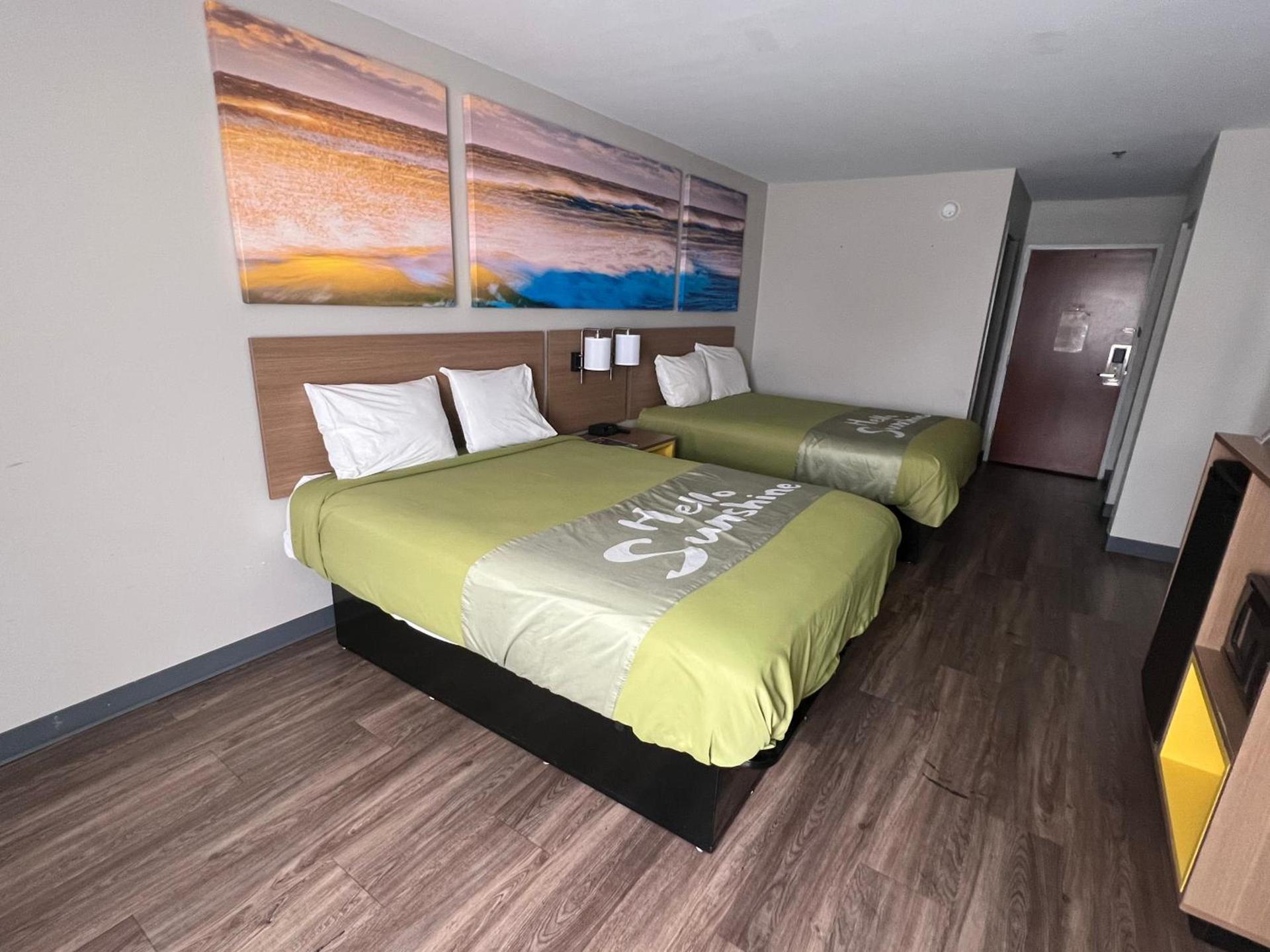 Days Inn by Wyndham Louisburg photo 4