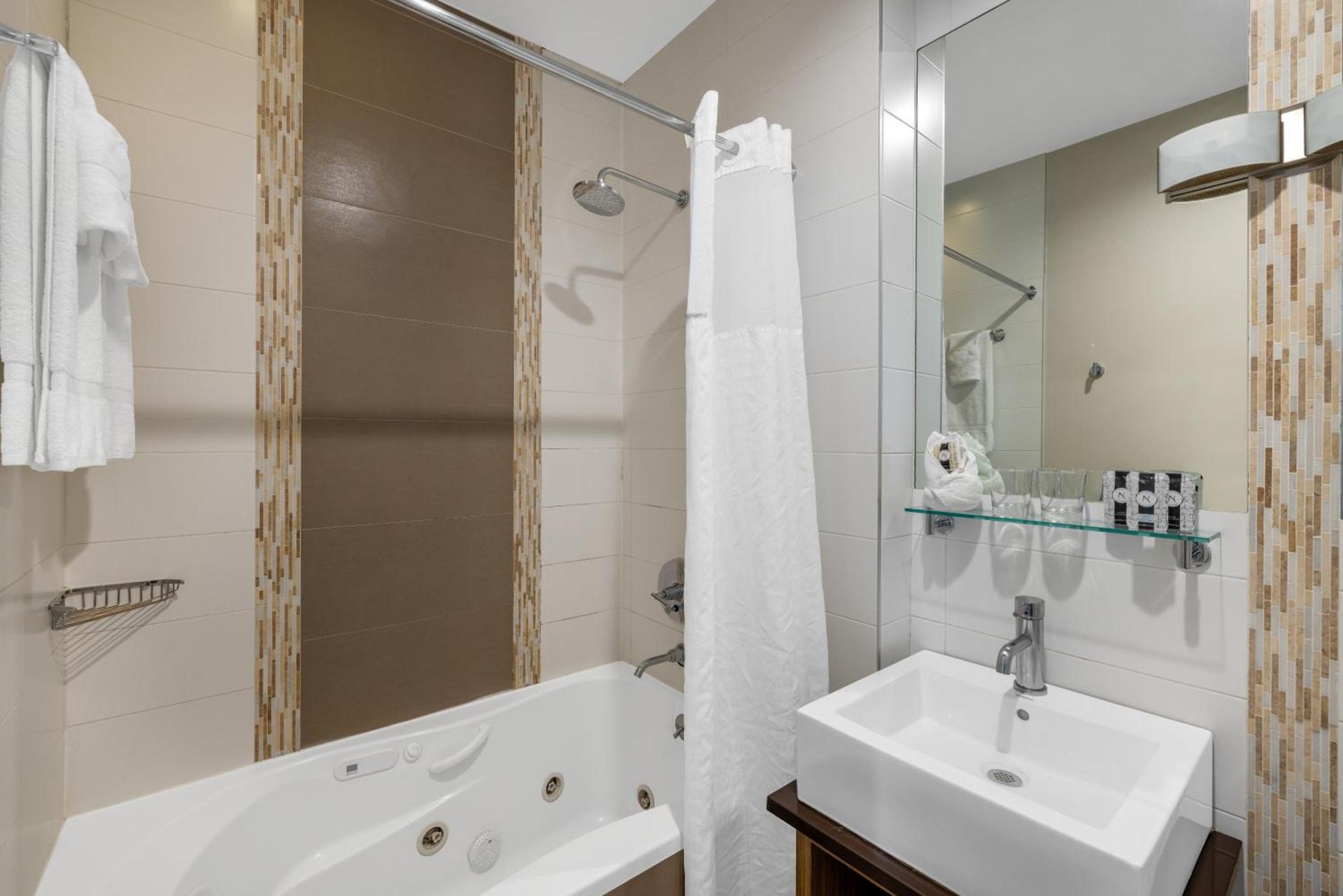 Aura Hotel Brooklyn photo 30