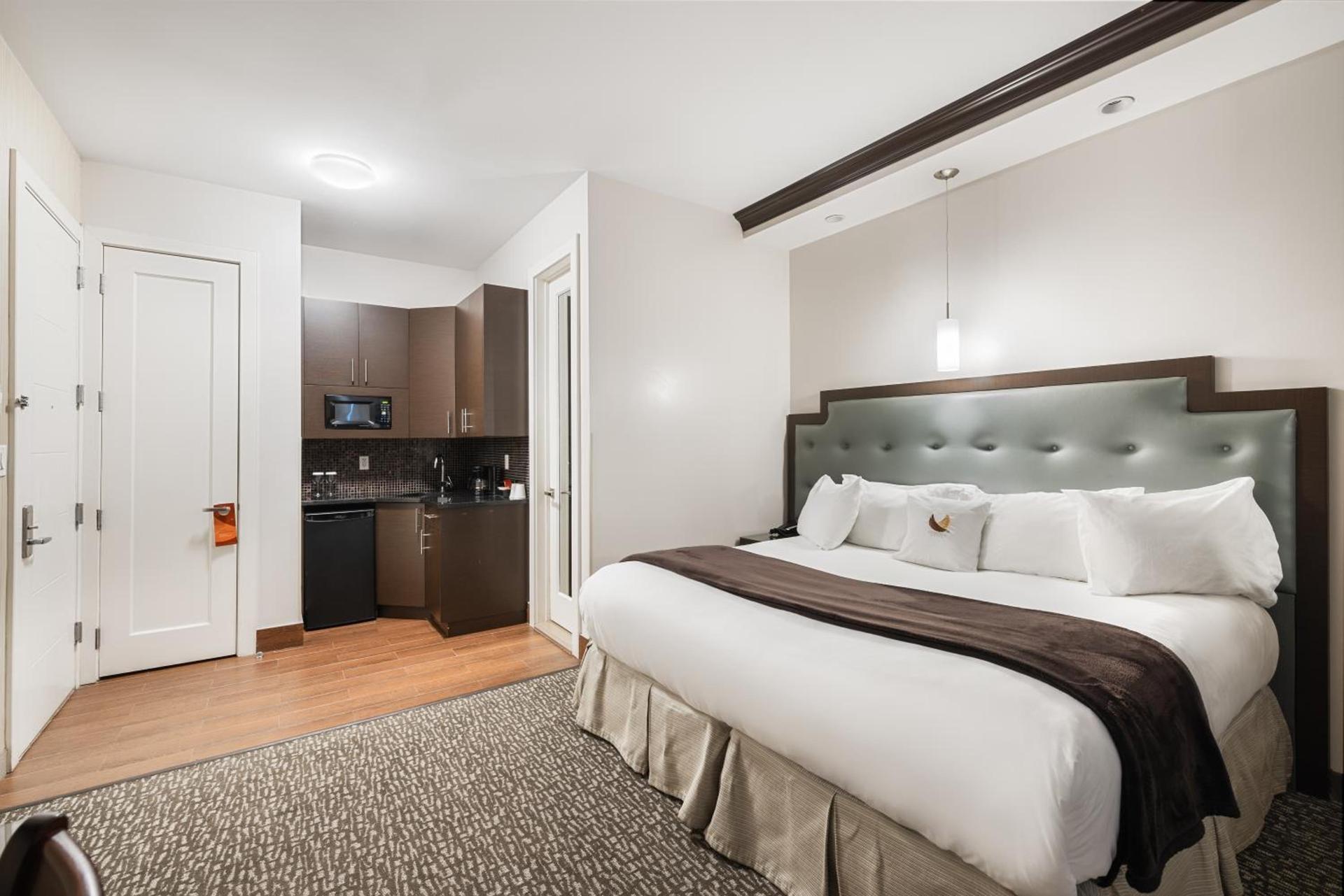 Aura Hotel Brooklyn photo 36