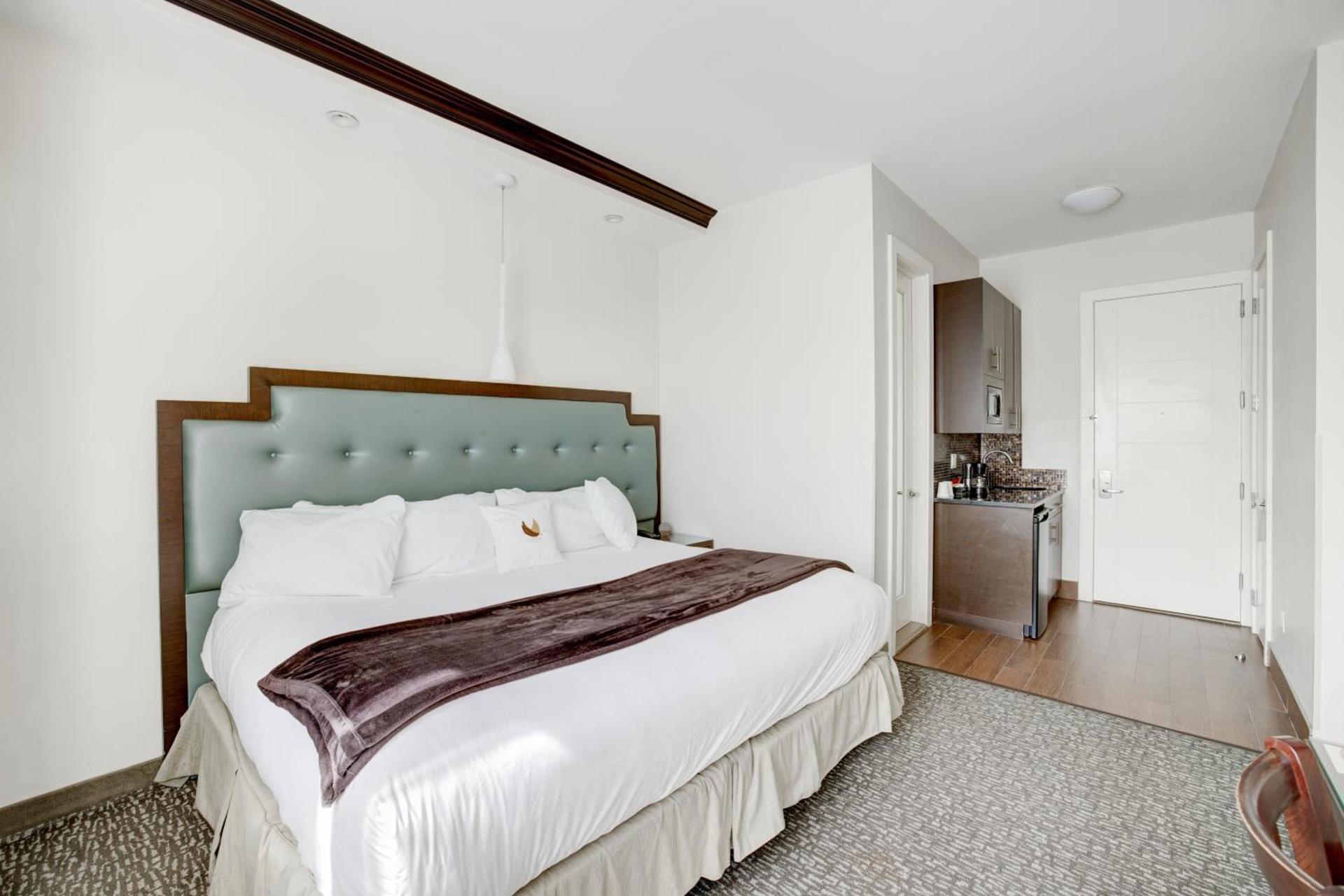 Aura Hotel Brooklyn photo 40