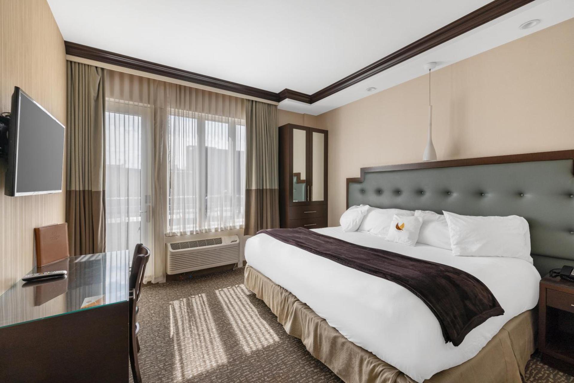 Aura Hotel Brooklyn photo 39