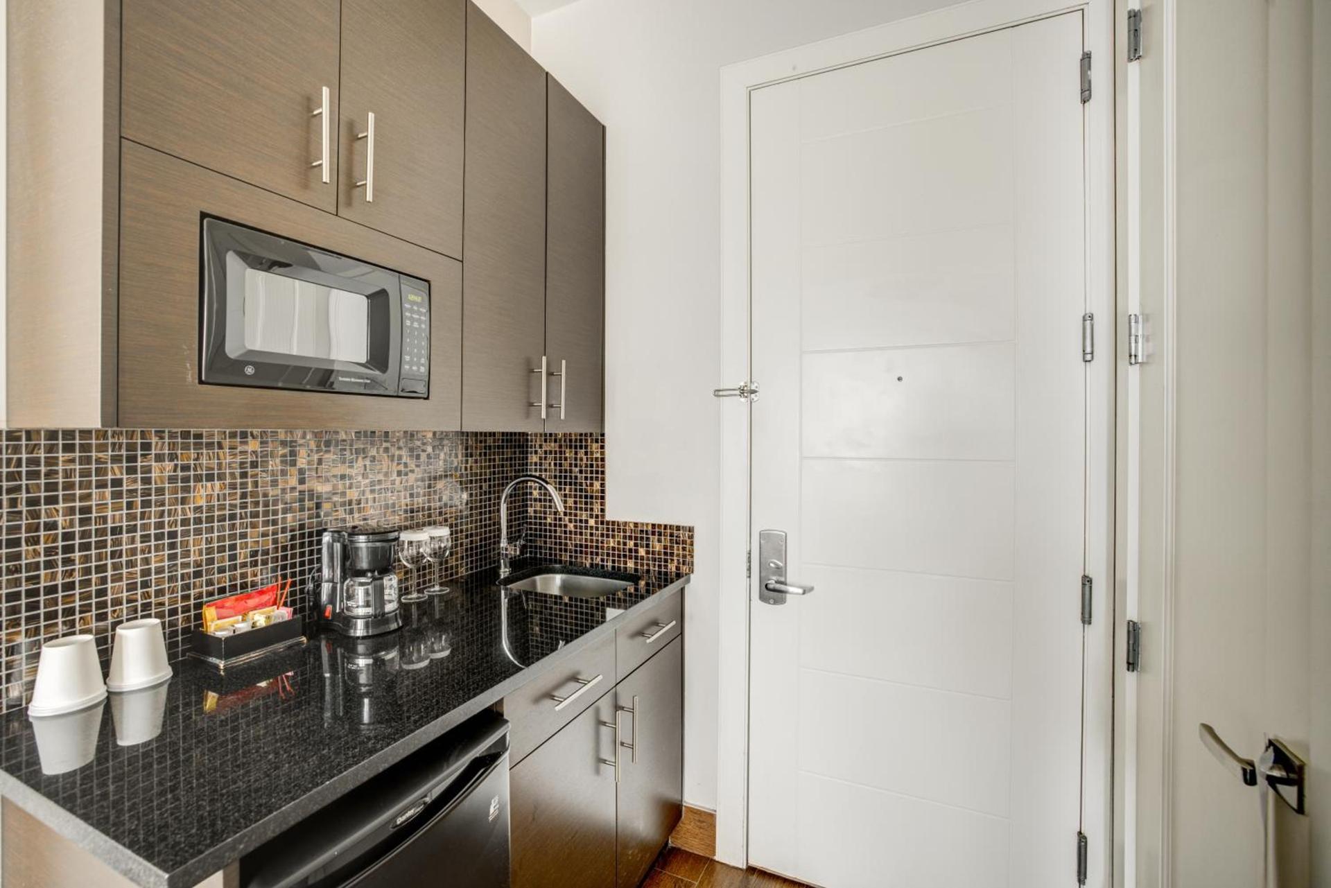 Aura Hotel Brooklyn photo 42