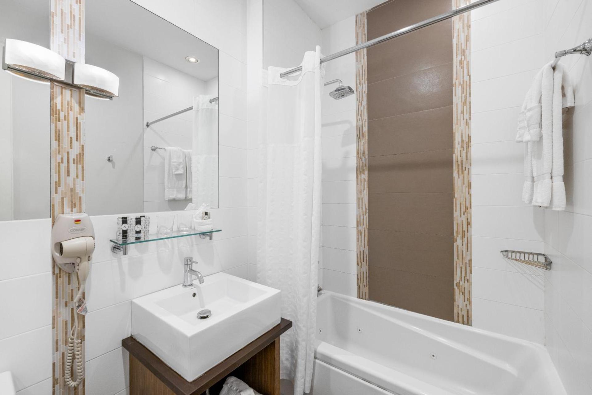 Aura Hotel Brooklyn photo 49