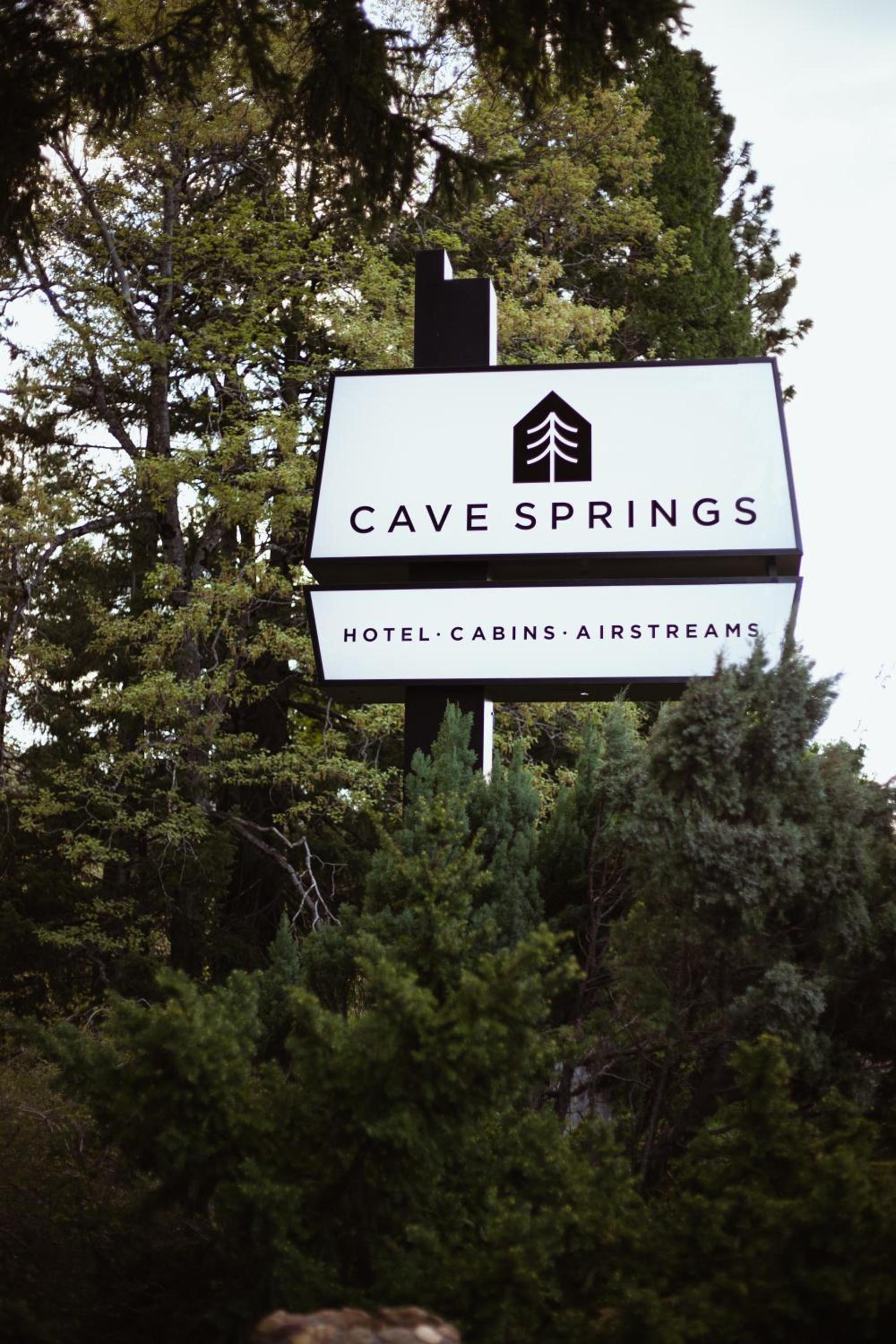 Cave Springs Resort photo 80