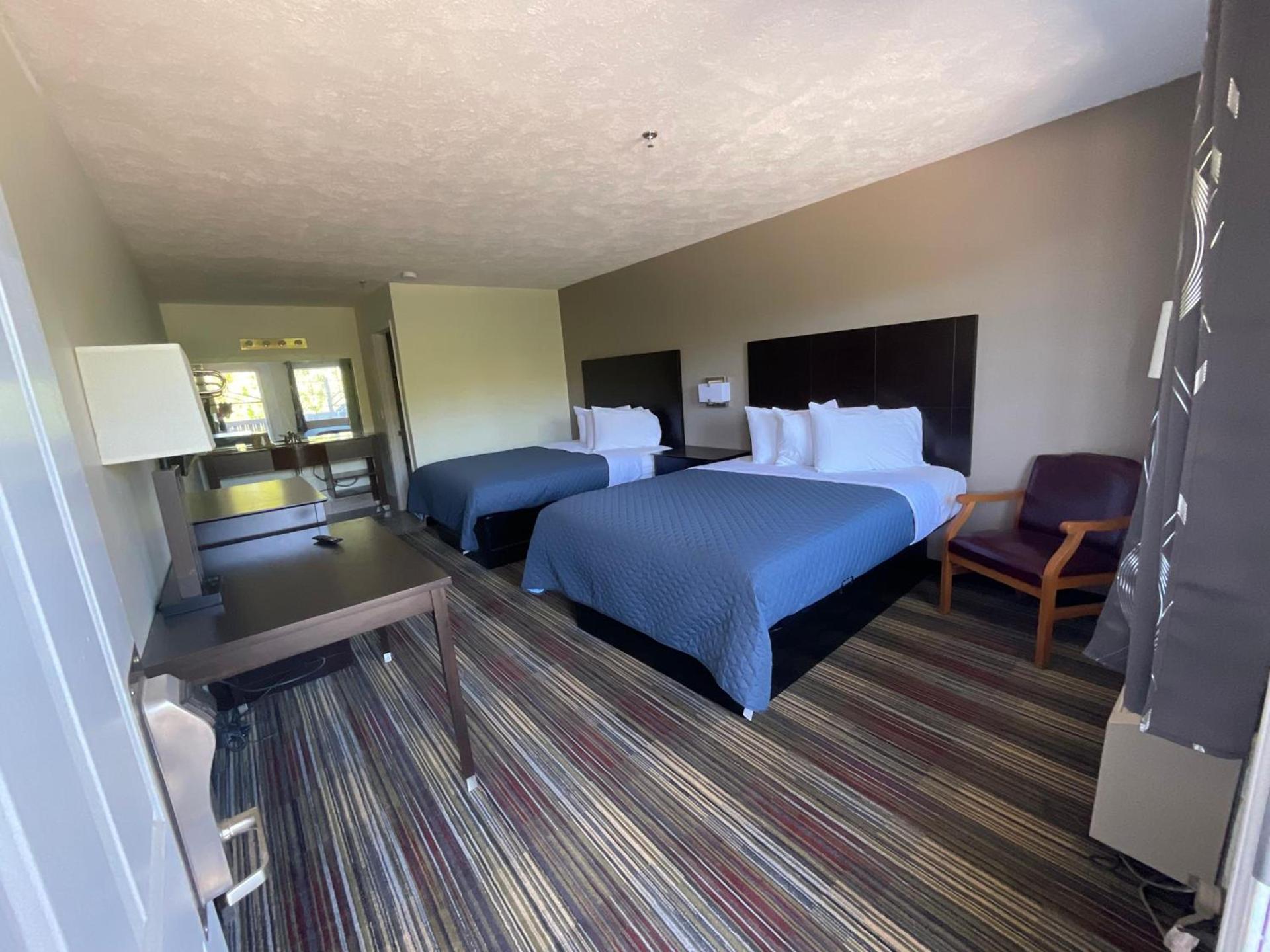 SUNSET INN photo 13