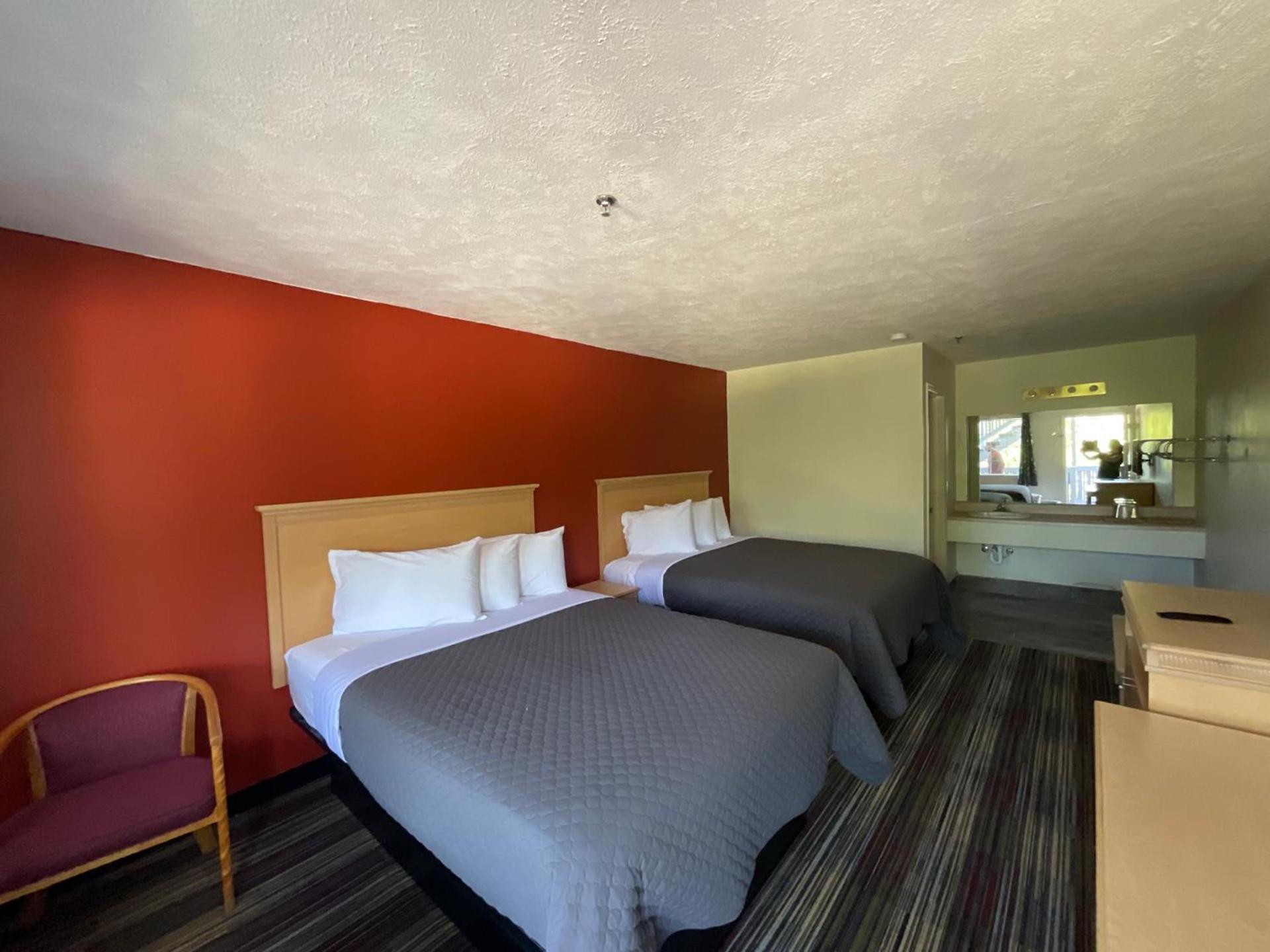 SUNSET INN photo 23