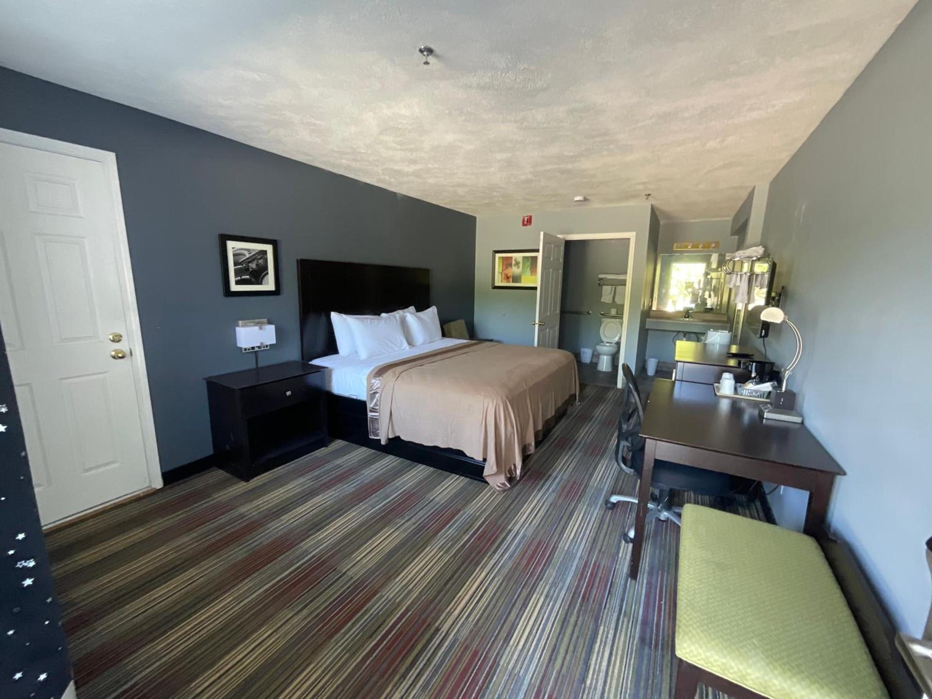 SUNSET INN photo 27