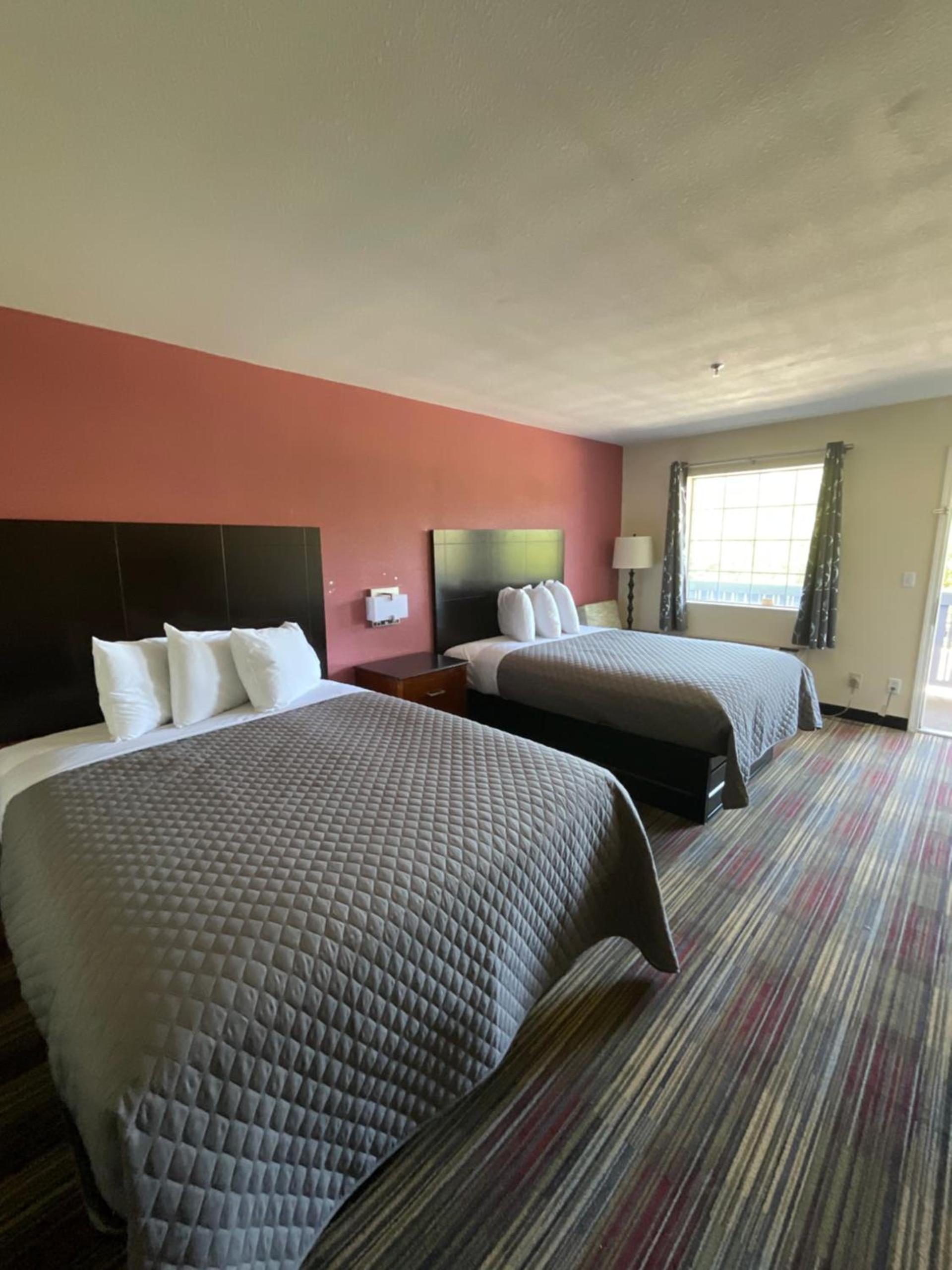 SUNSET INN photo 12