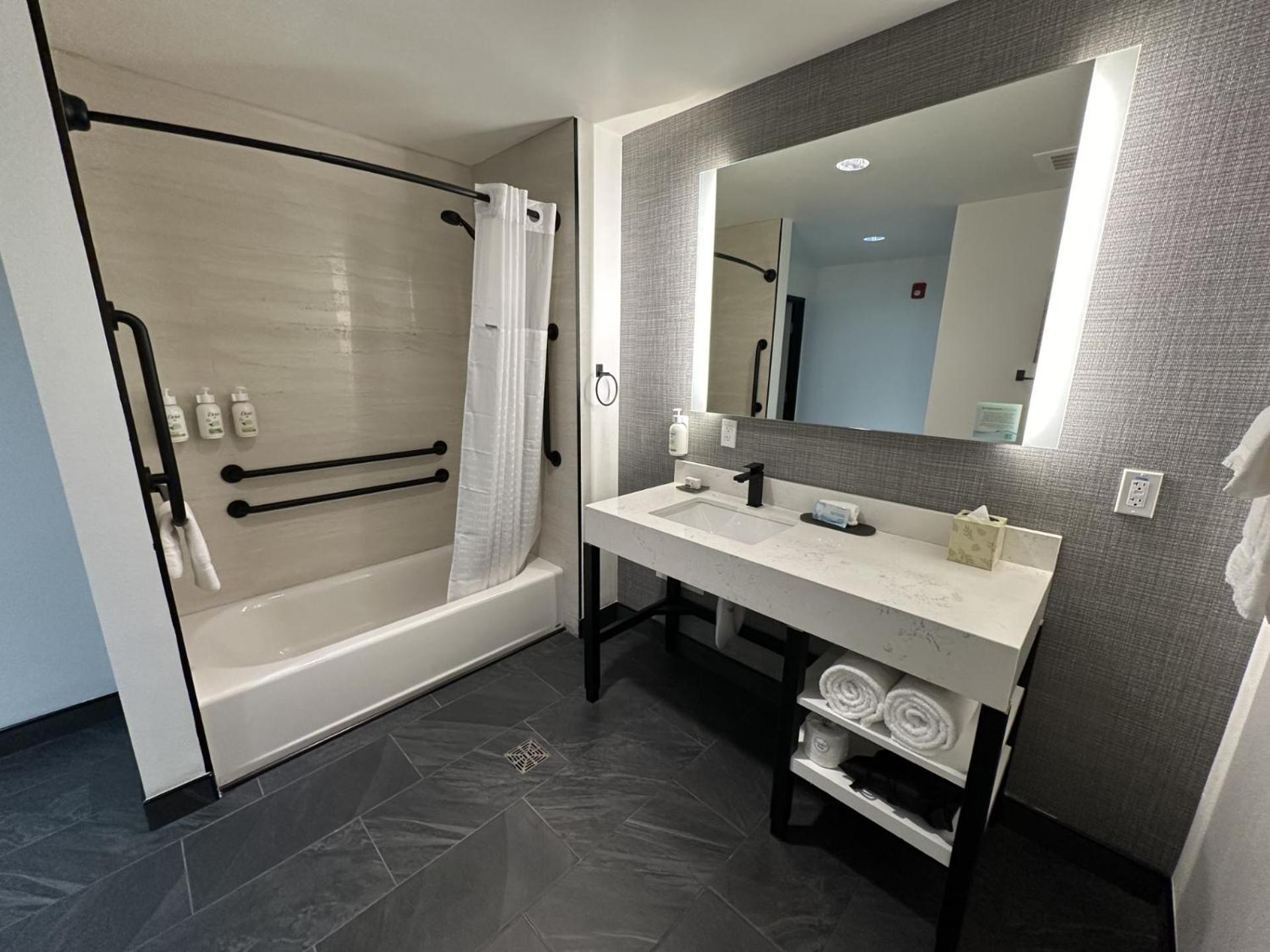 La Quinta Inn & Suites by Wyndham Yucaipa photo 78