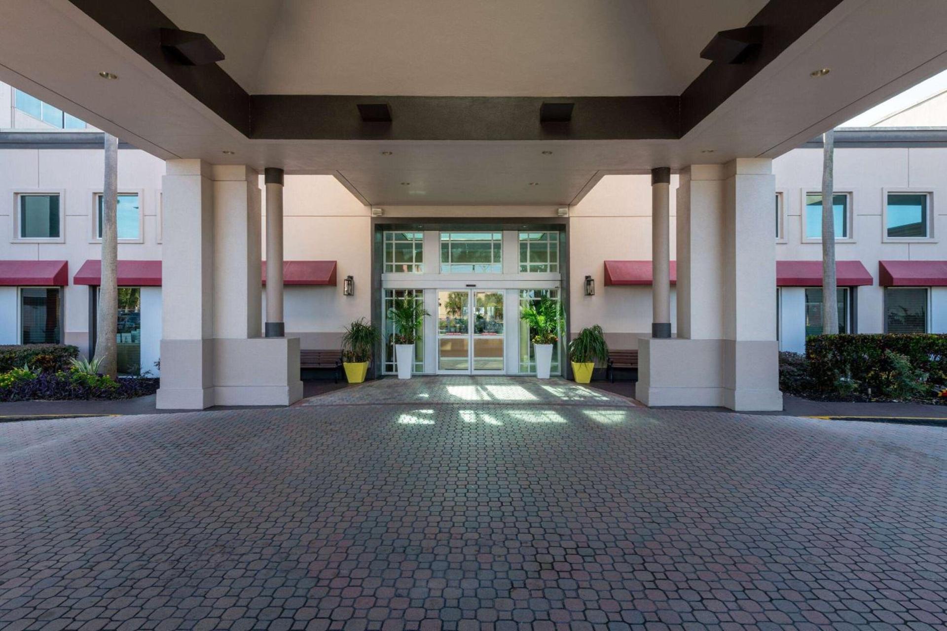 Ramada by Wyndham Kissimmee Gateway - Free Theme Park Shuttle photo 21