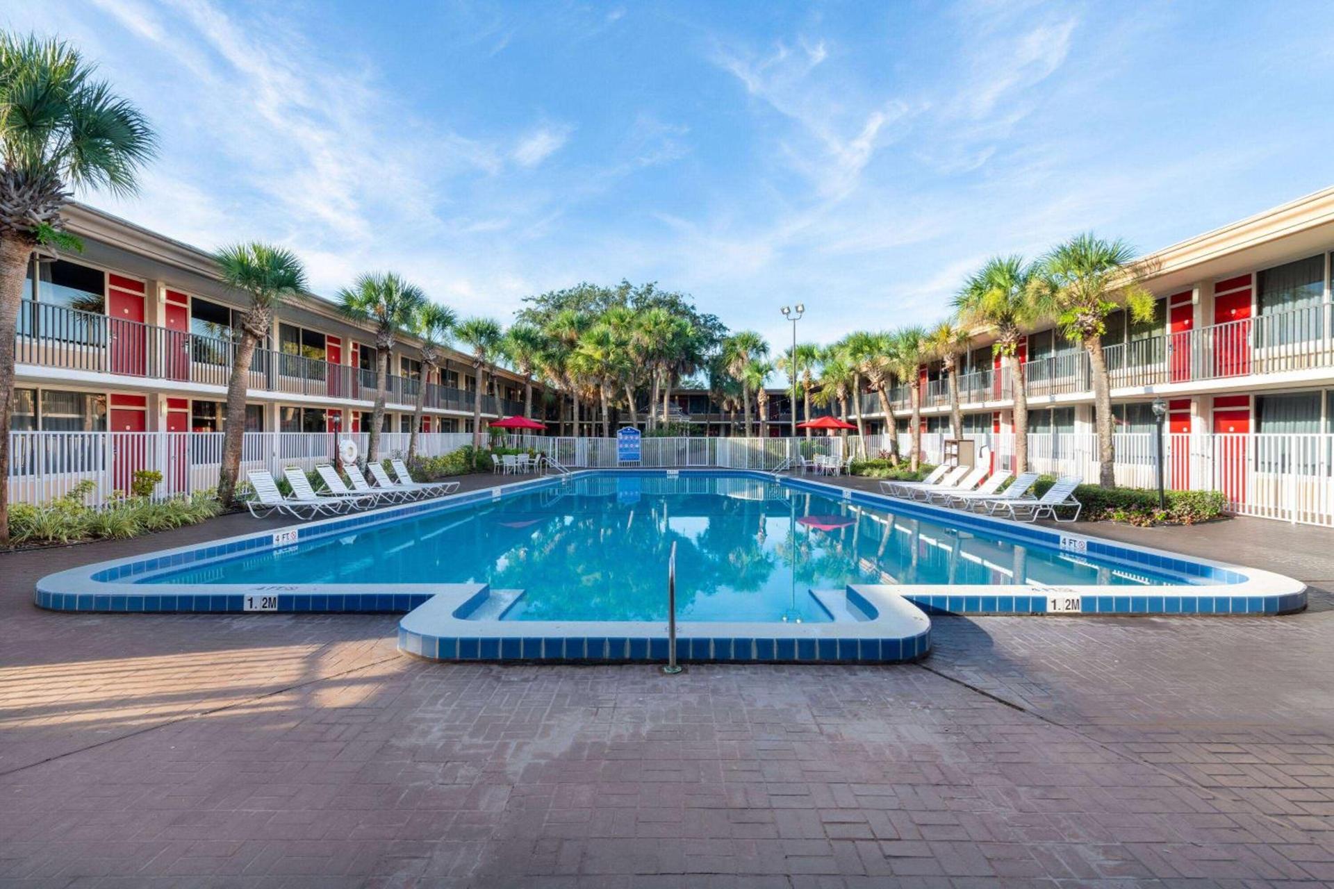 Ramada by Wyndham Kissimmee Gateway - Free Theme Park Shuttle photo 4