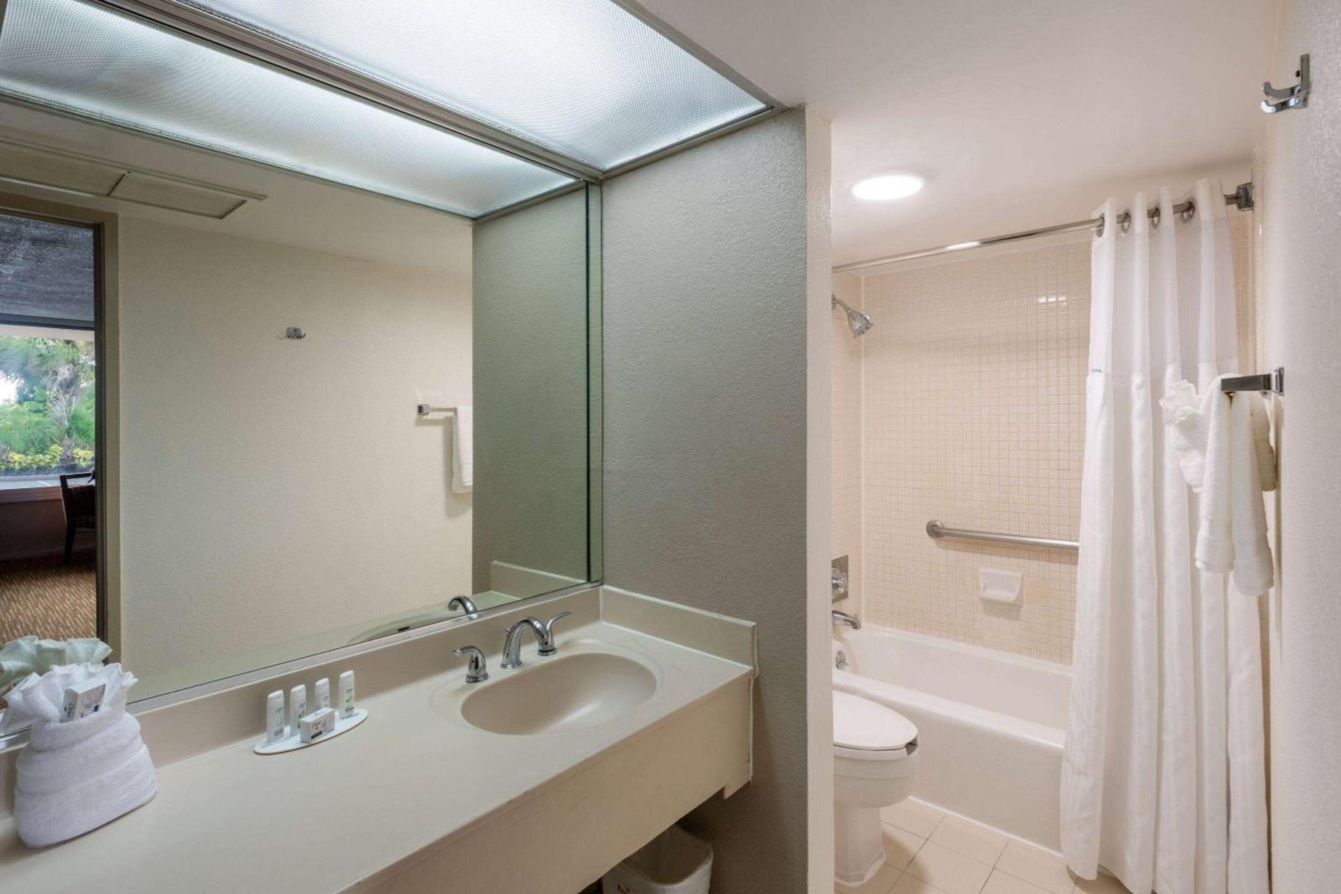 Ramada by Wyndham Kissimmee Gateway - Free Theme Park Shuttle photo 37