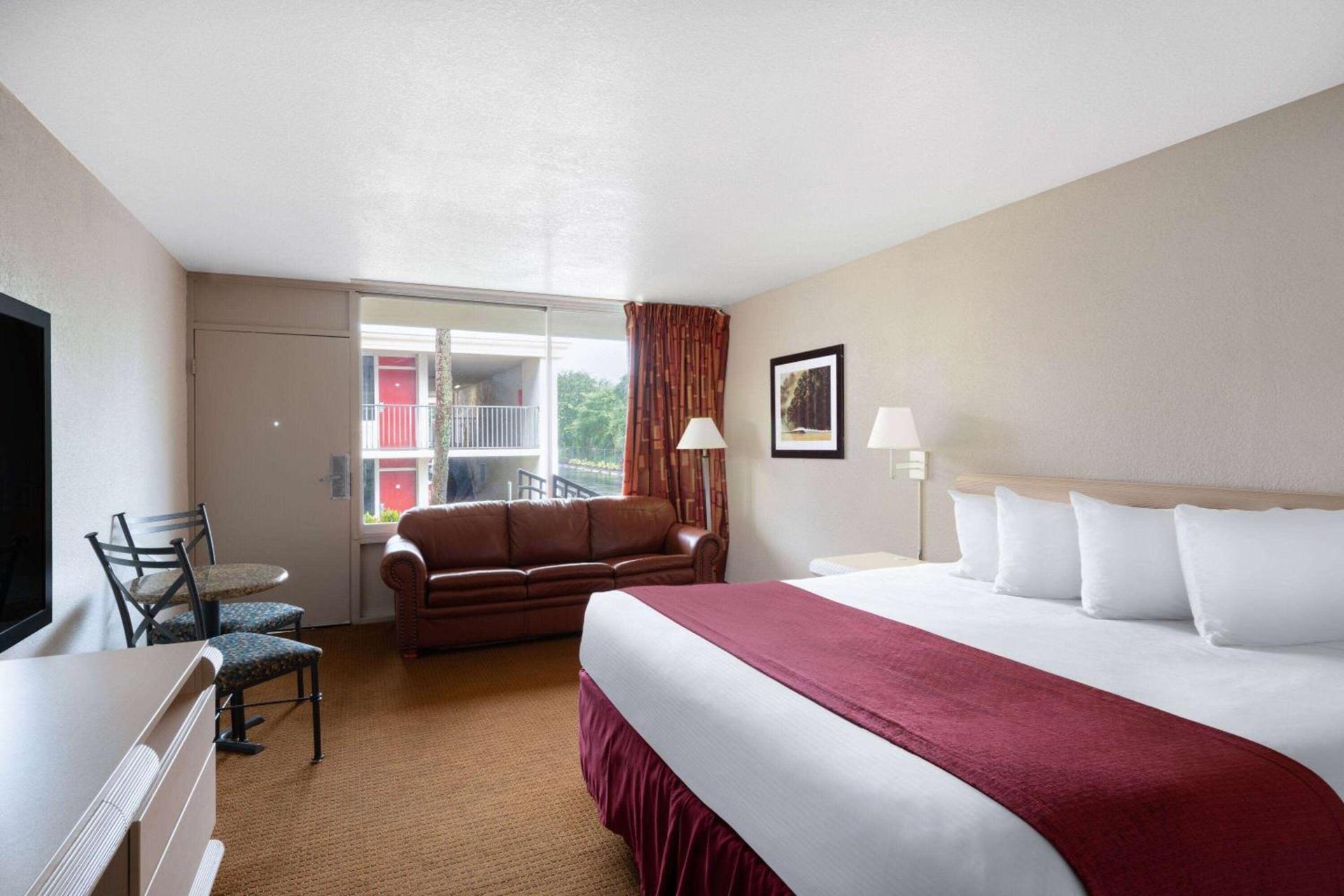 Ramada by Wyndham Kissimmee Gateway - Free Theme Park Shuttle photo 44