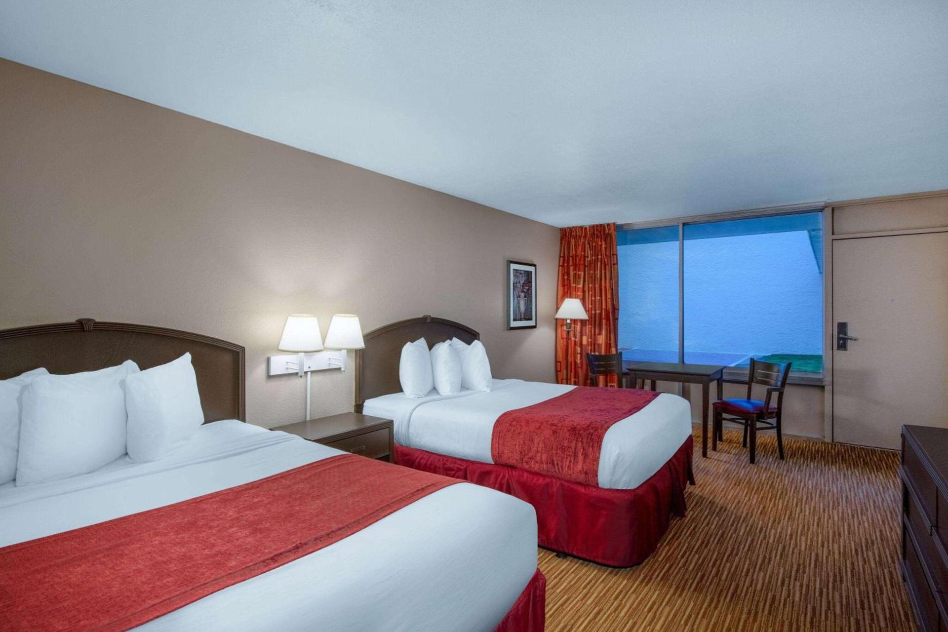 Ramada by Wyndham Kissimmee Gateway - Free Theme Park Shuttle photo 48