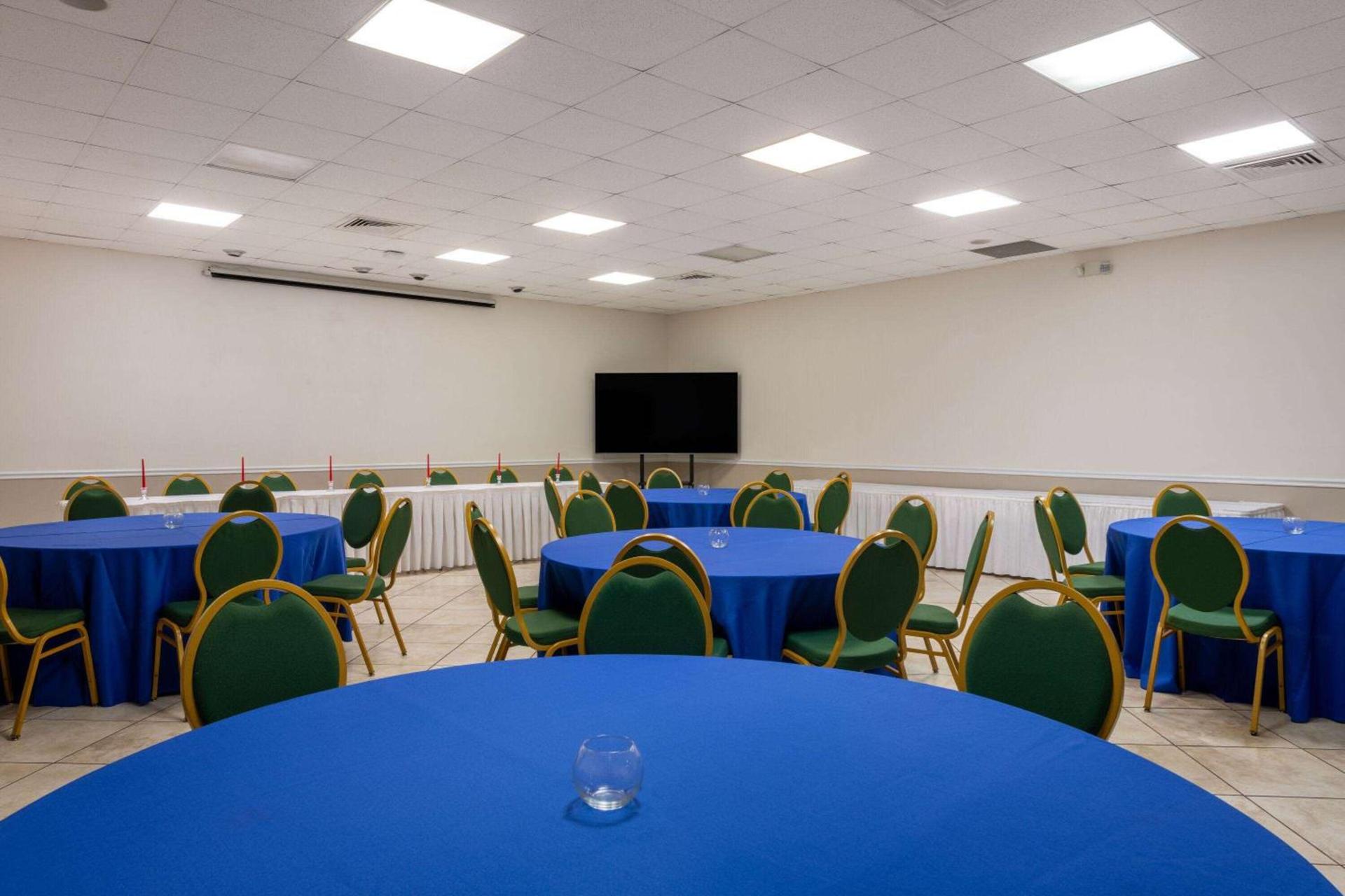 Ramada by Wyndham Kissimmee Gateway - Free Theme Park Shuttle photo 55
