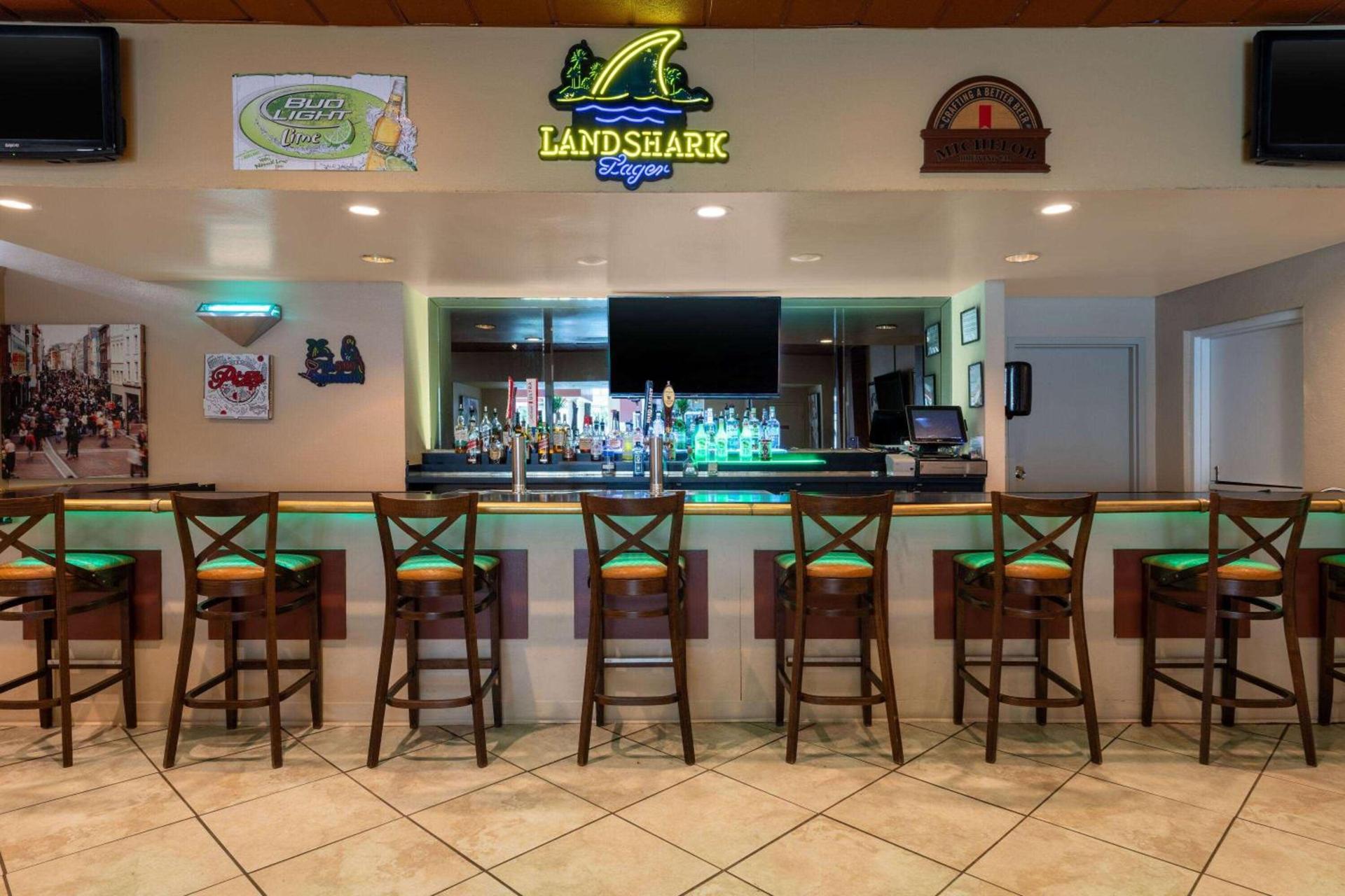 Ramada by Wyndham Kissimmee Gateway - Free Theme Park Shuttle photo 56