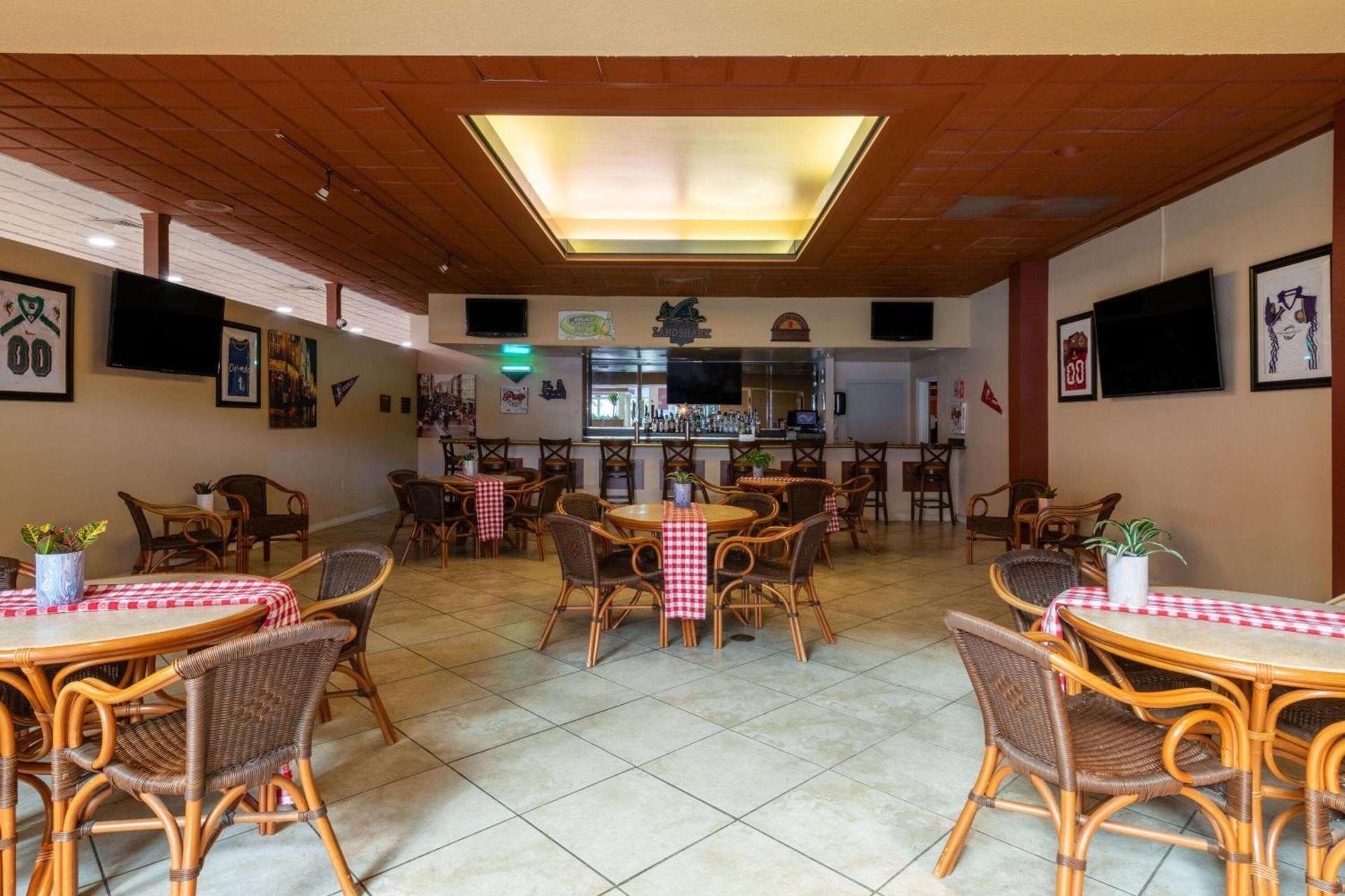 Ramada by Wyndham Kissimmee Gateway - Free Theme Park Shuttle photo 57