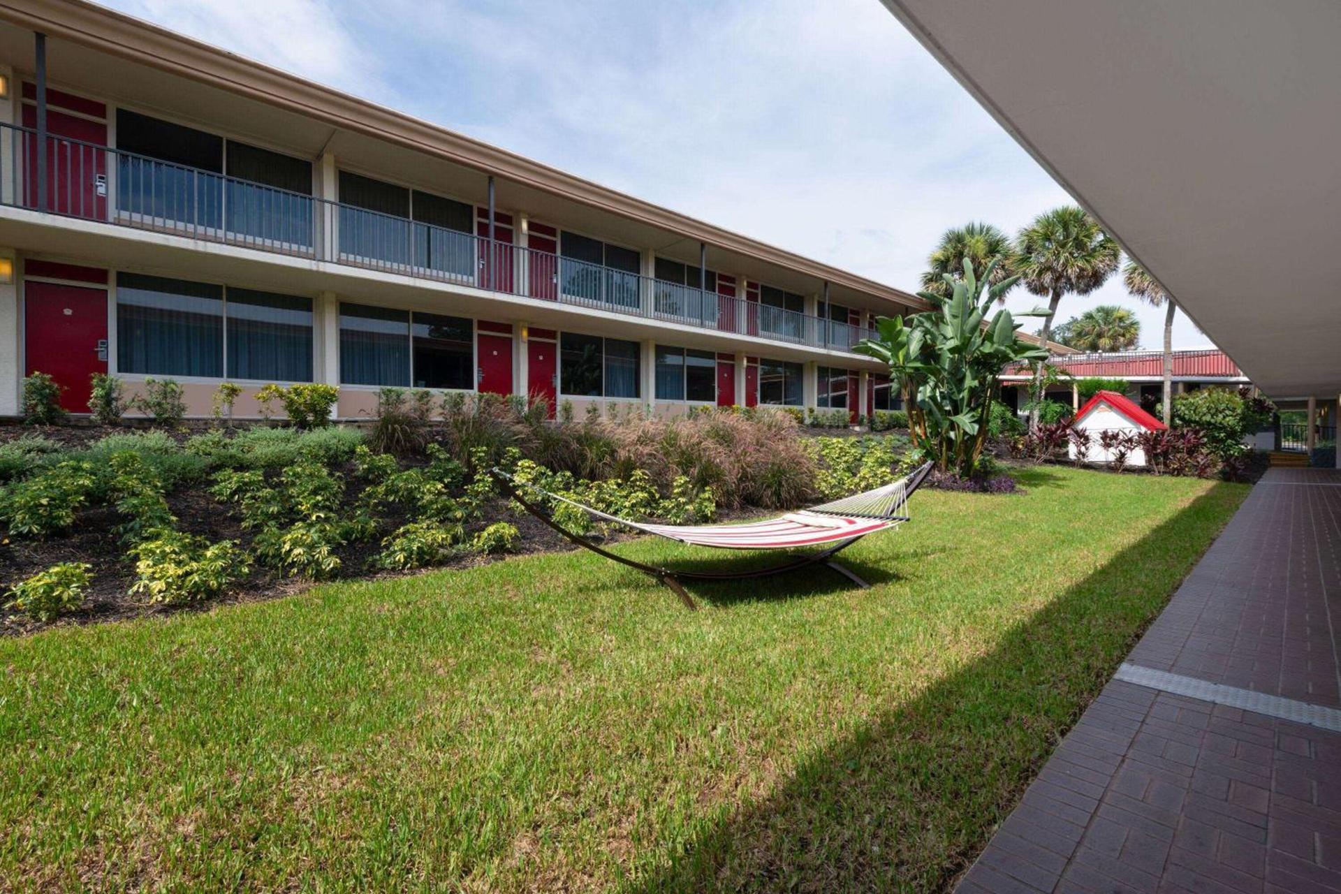 Ramada by Wyndham Kissimmee Gateway - Free Theme Park Shuttle photo 63