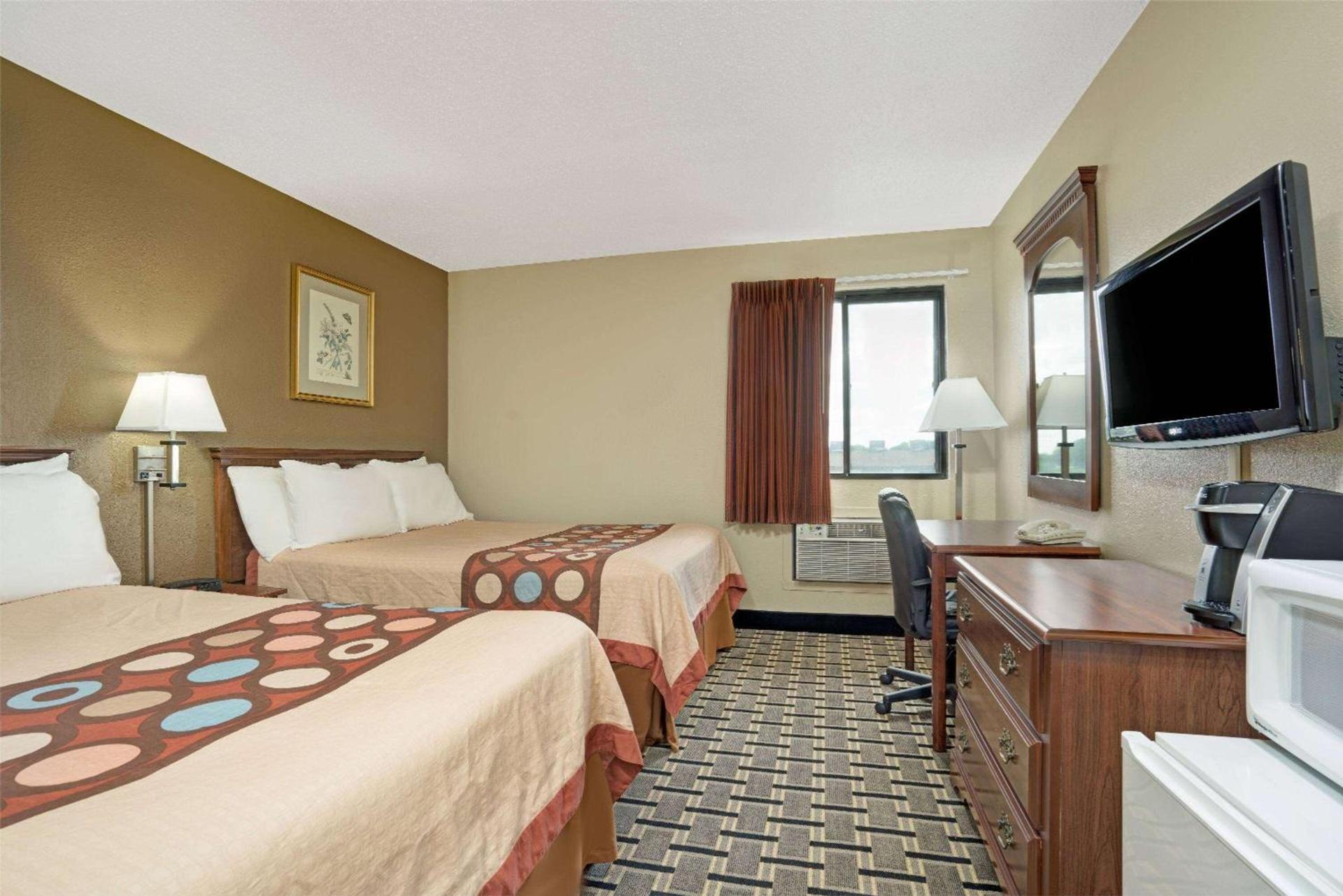 Super 8 by Wyndham Melrose photo 9
