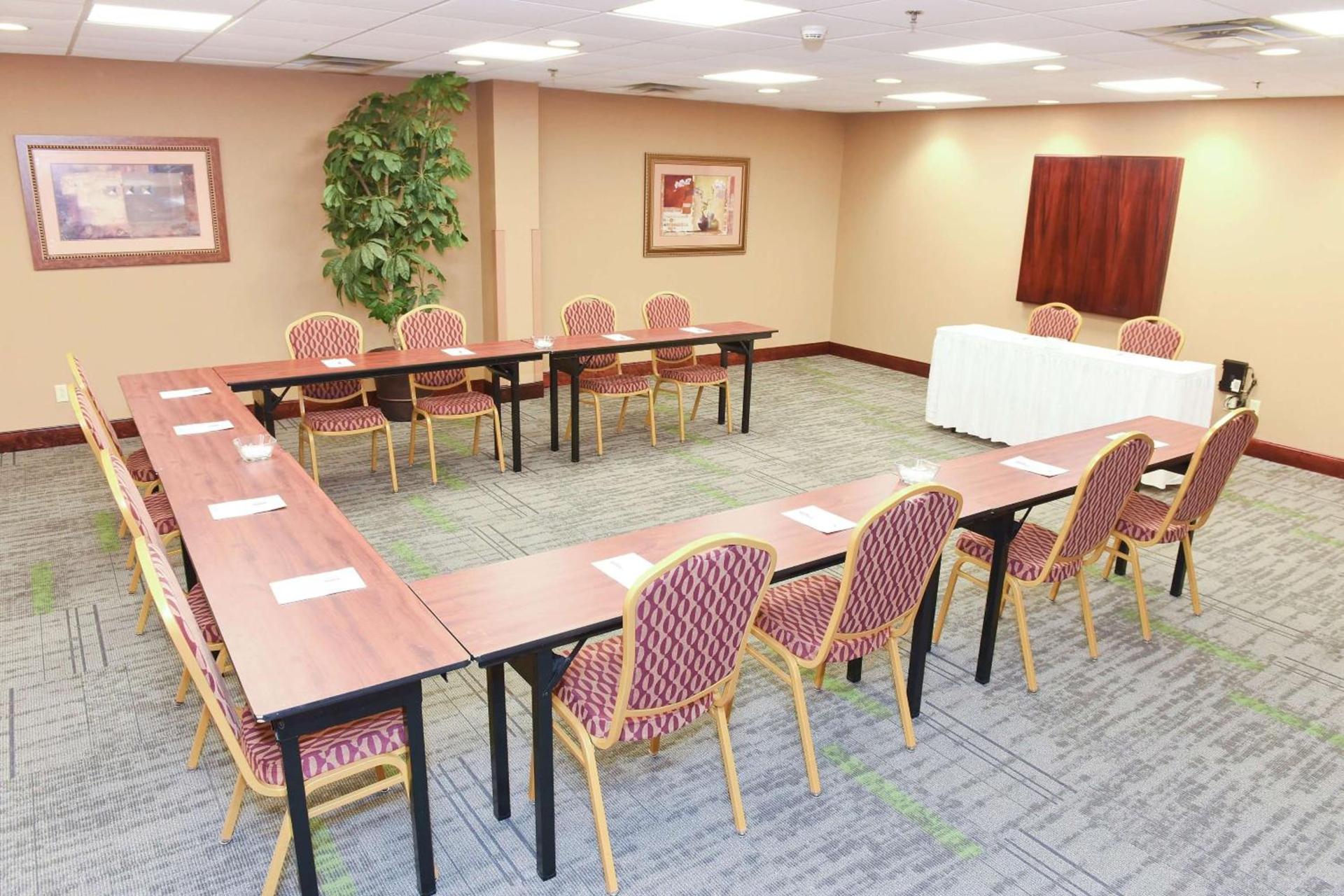 Hampton Inn & Suites Madisonville photo 30