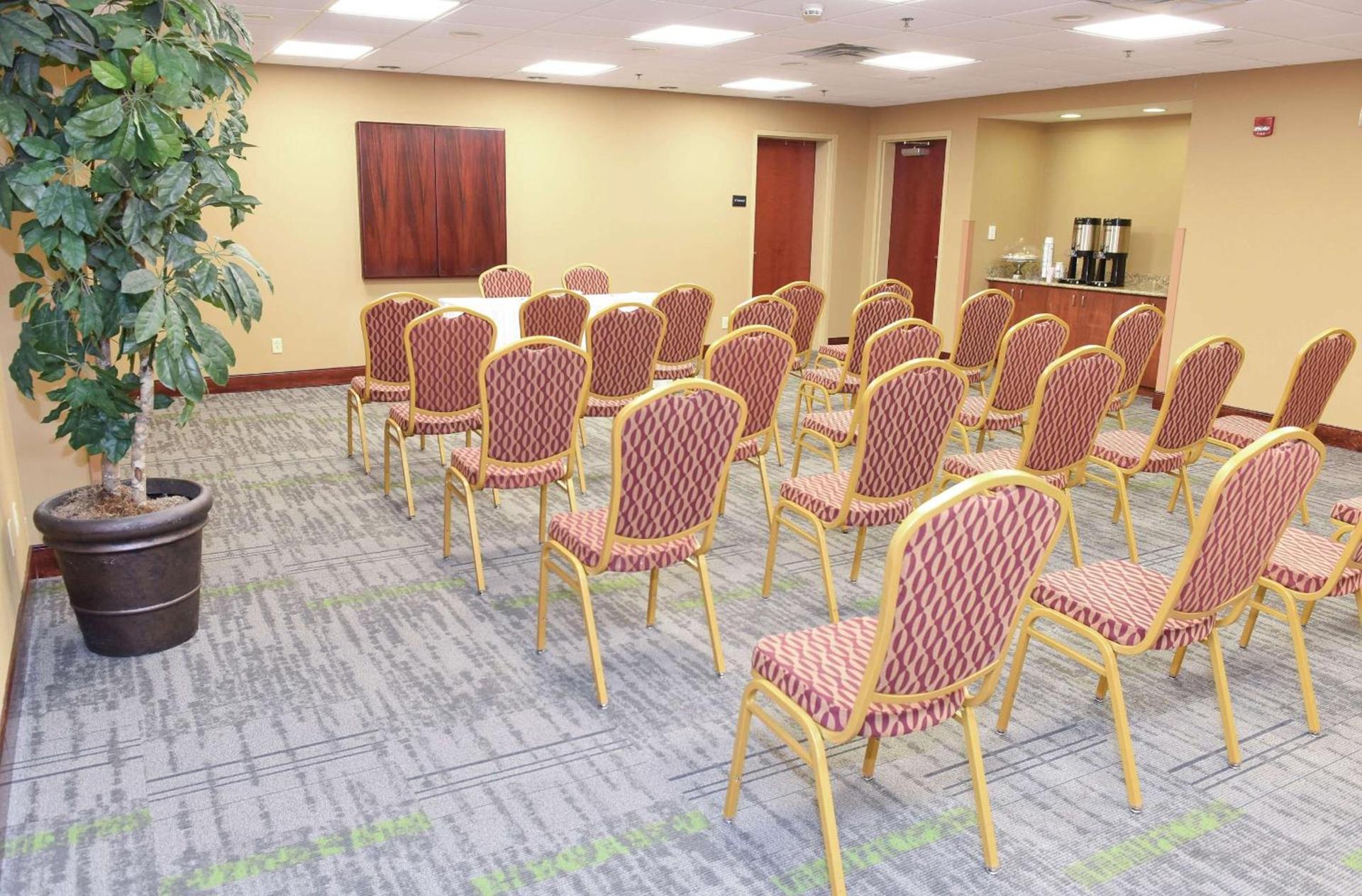 Hampton Inn & Suites Madisonville photo 29