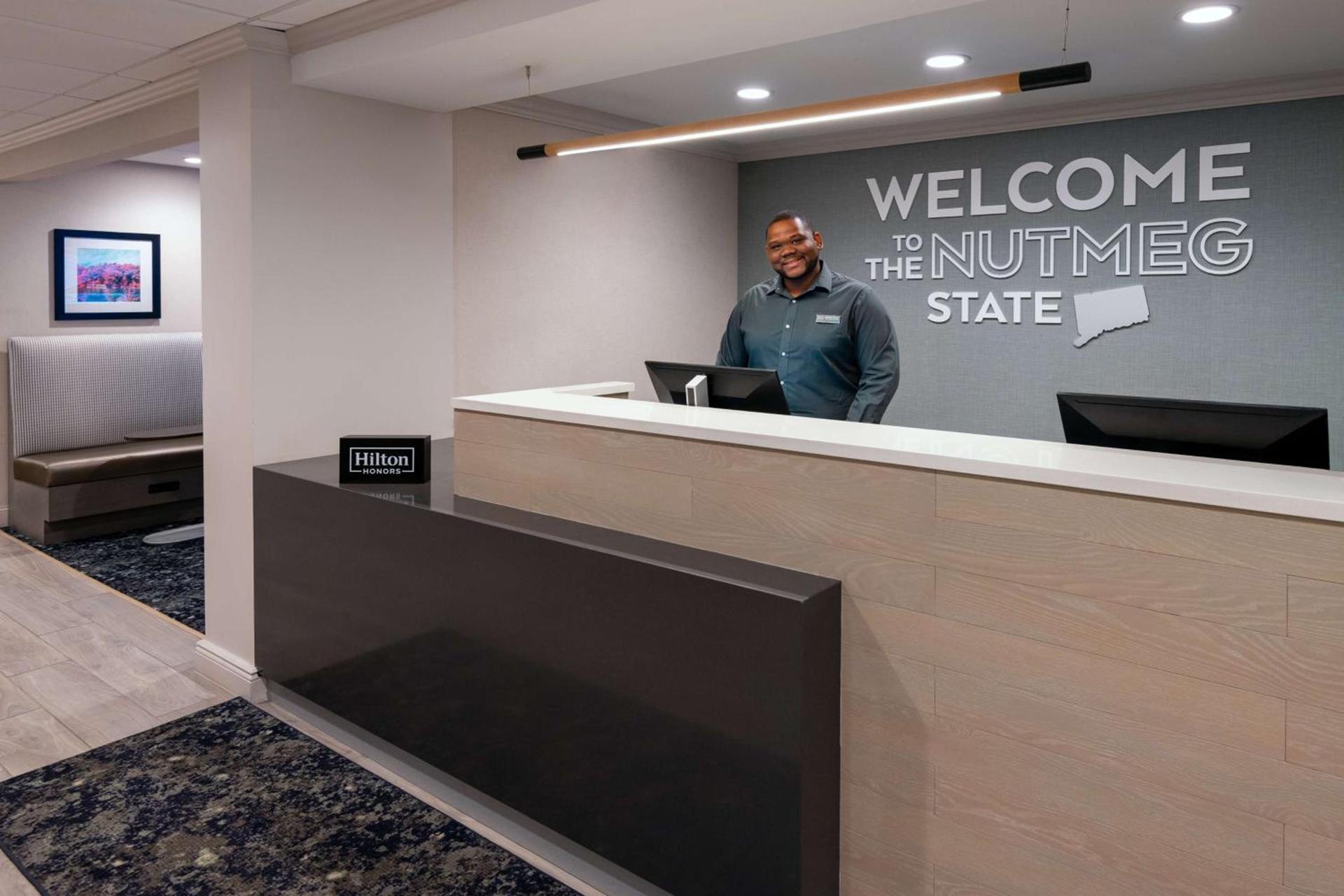 Hampton Inn Hartford Airport photo 3