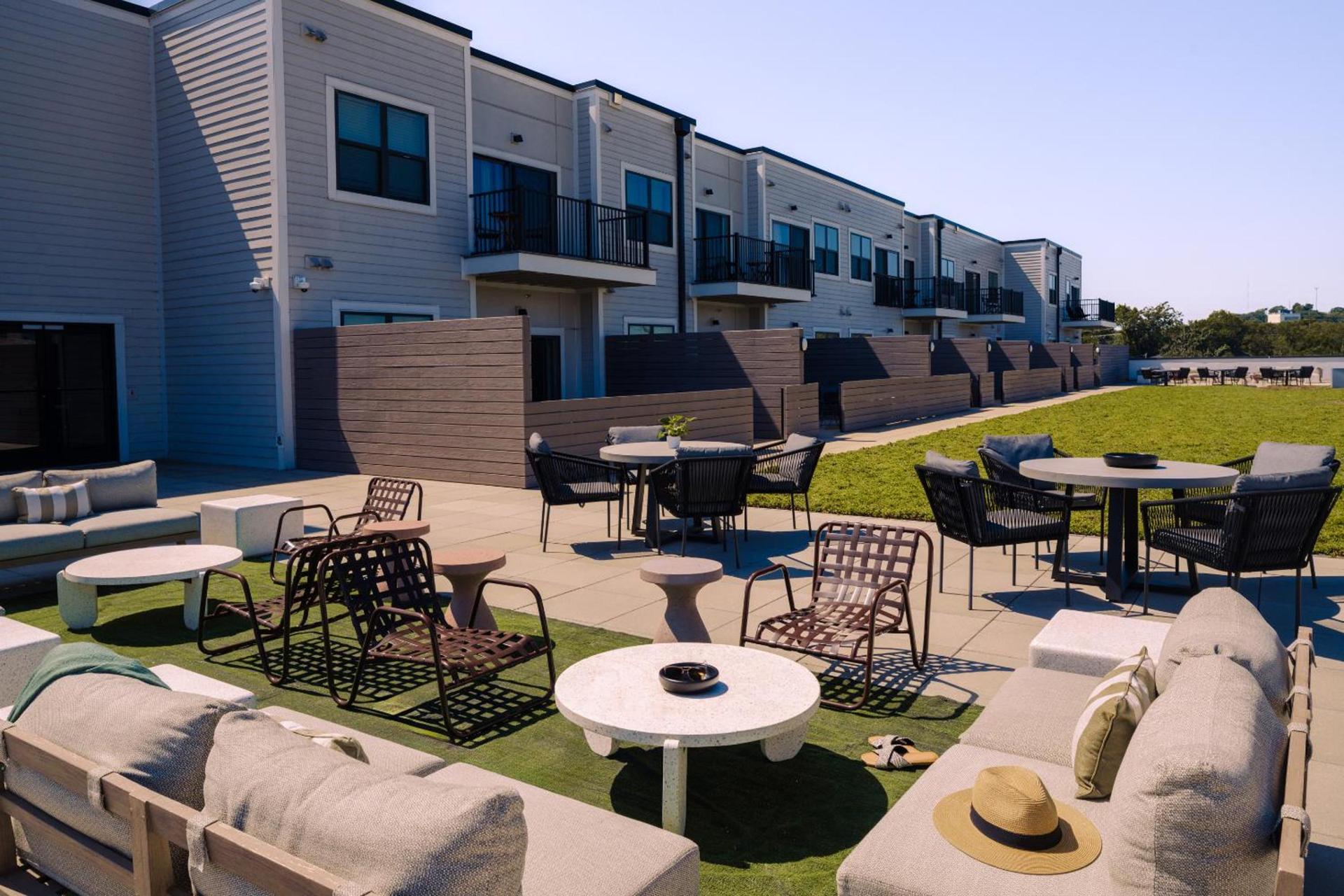 Sonder Belcourt photo 26