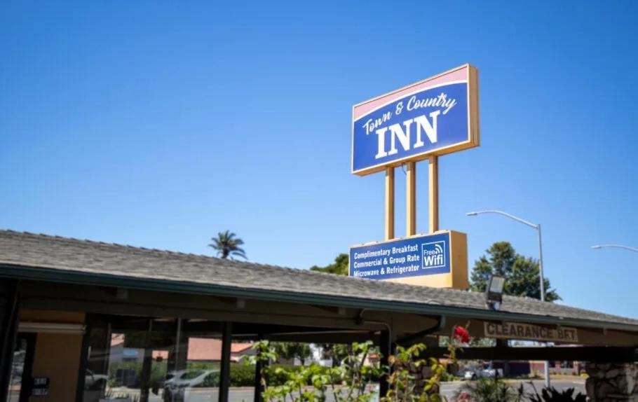 Town and Country Inn photo 6
