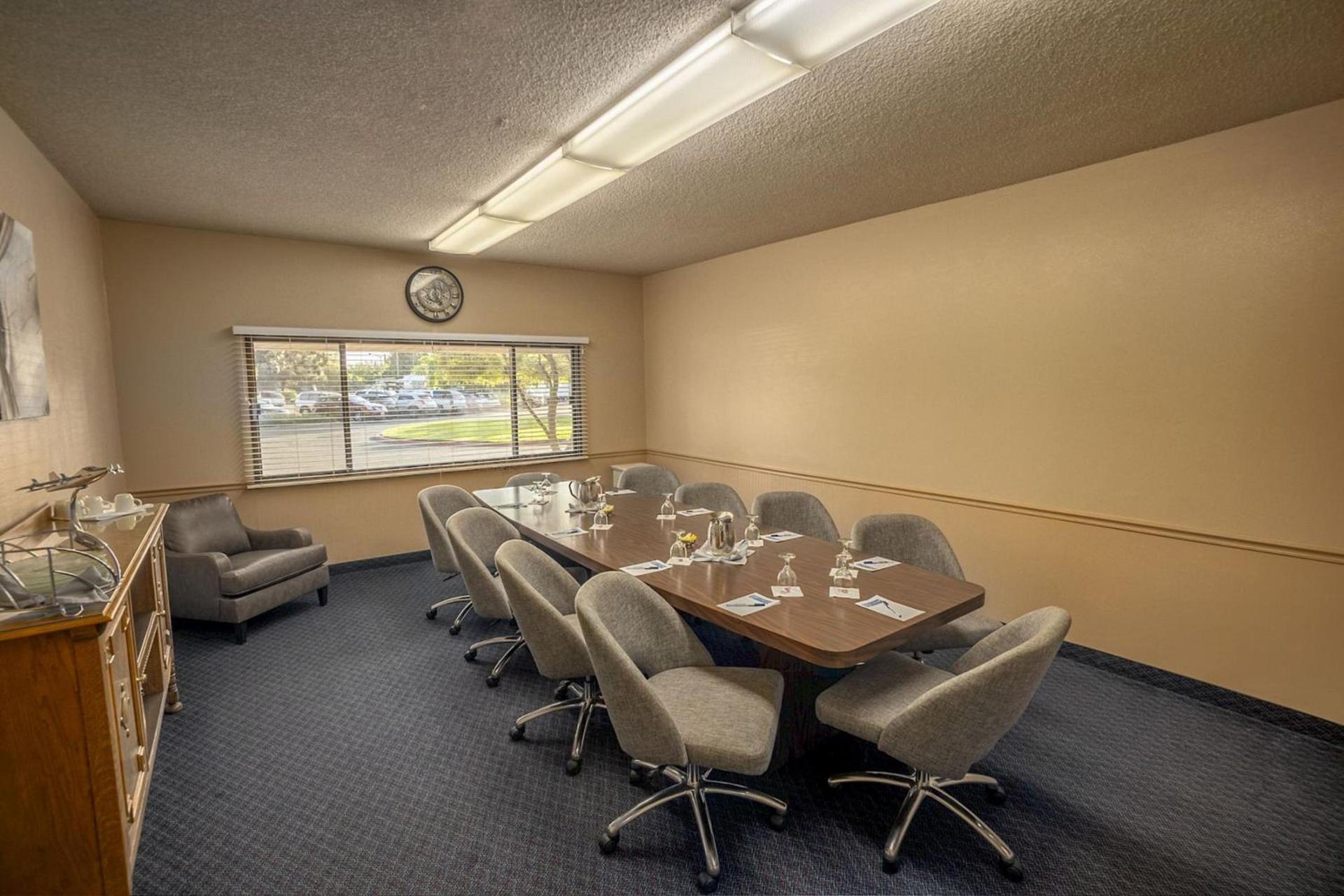 Piccadilly Inn Airport photo 19