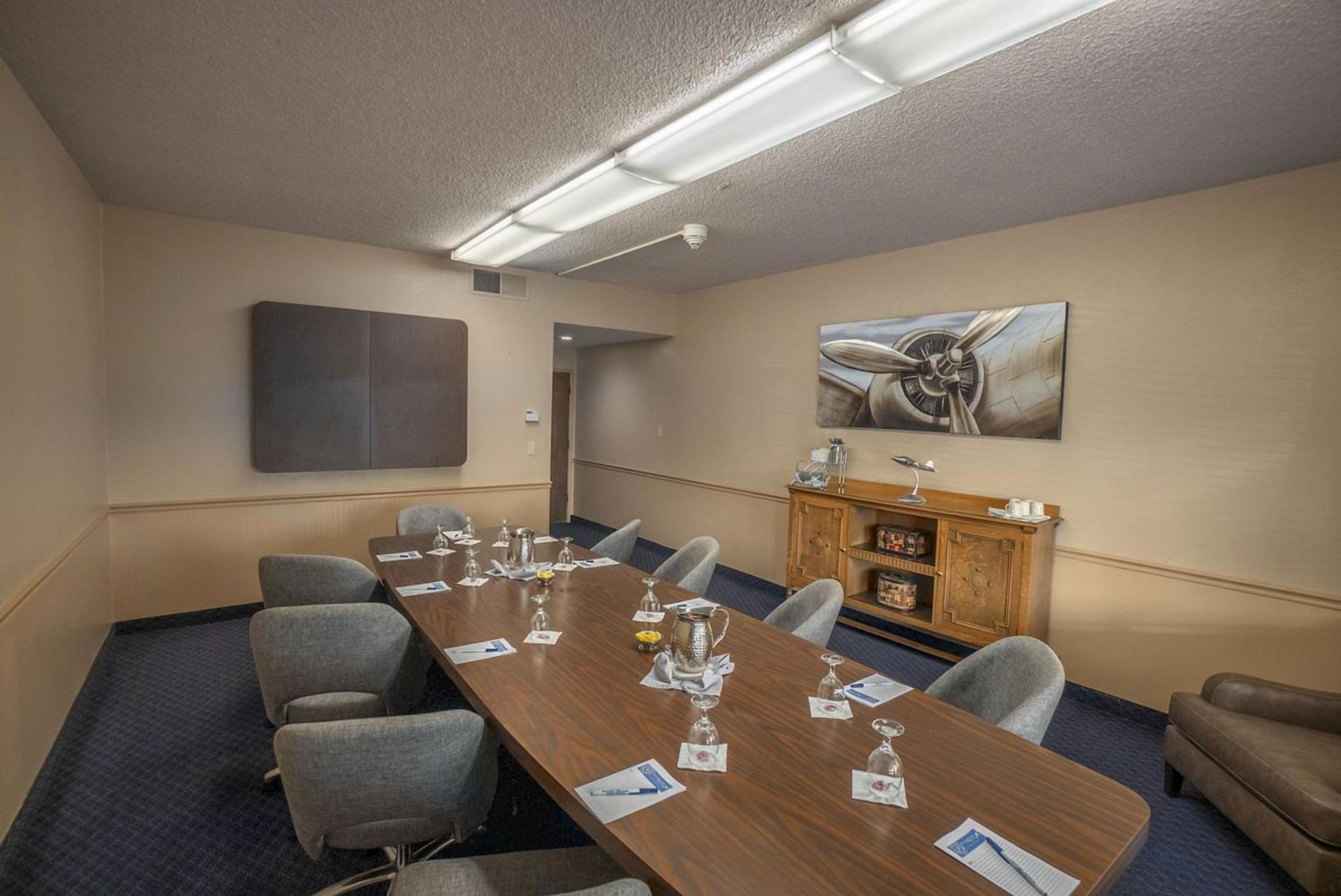 Piccadilly Inn Airport photo 18