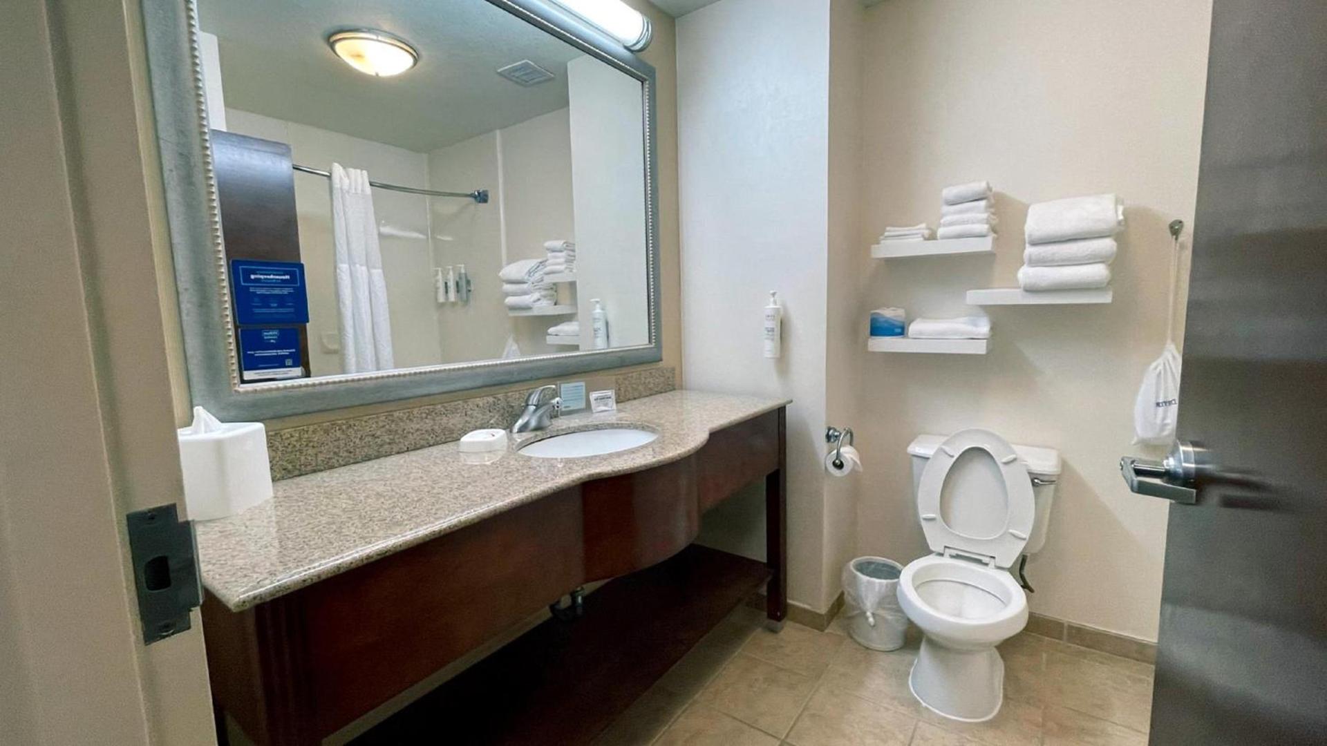 Hampton Inn Oklahoma City-Northwest photo 27