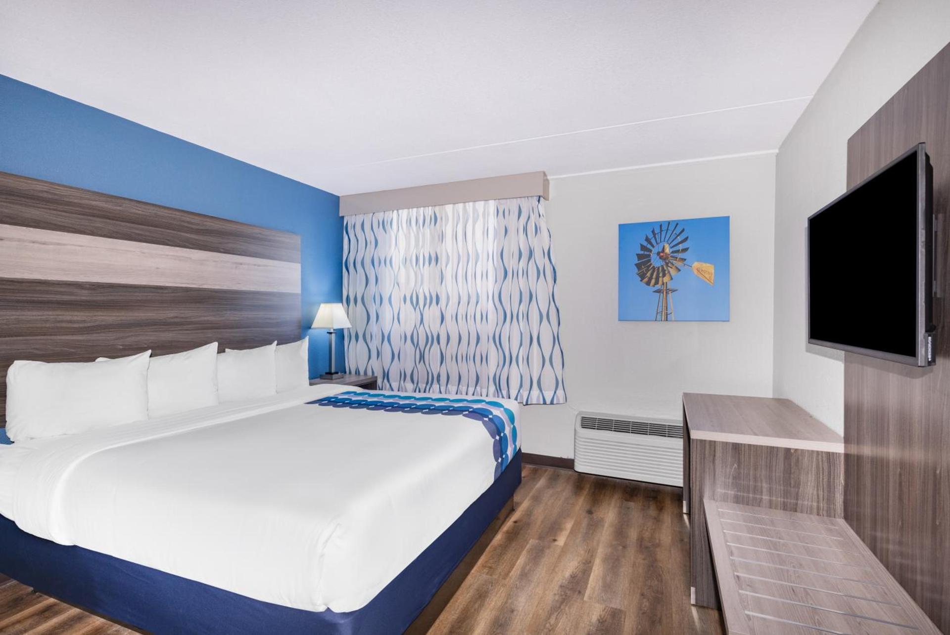 Wingate by Wyndham Wichita Airport photo 52